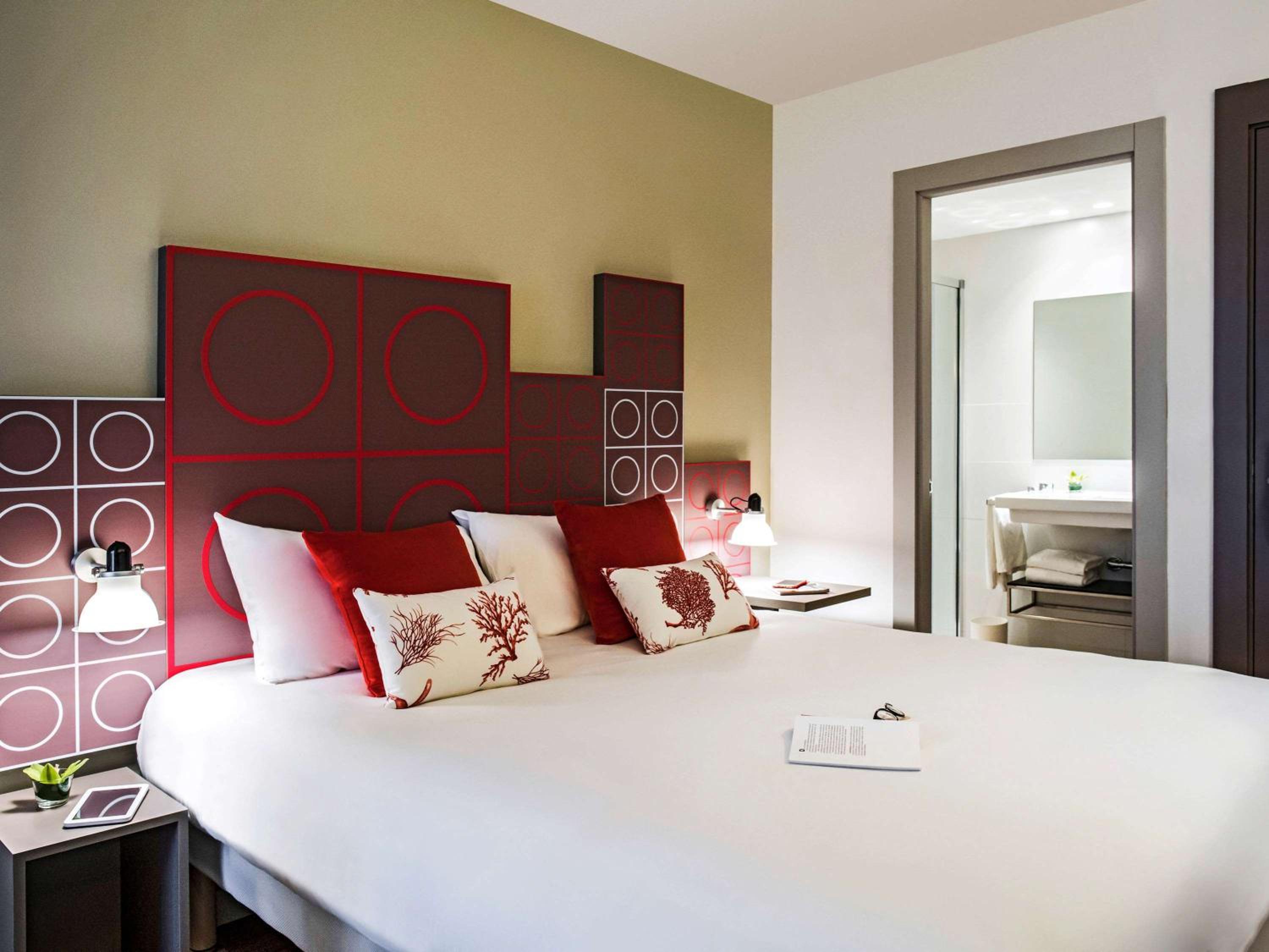 2 Adjacent Rooms