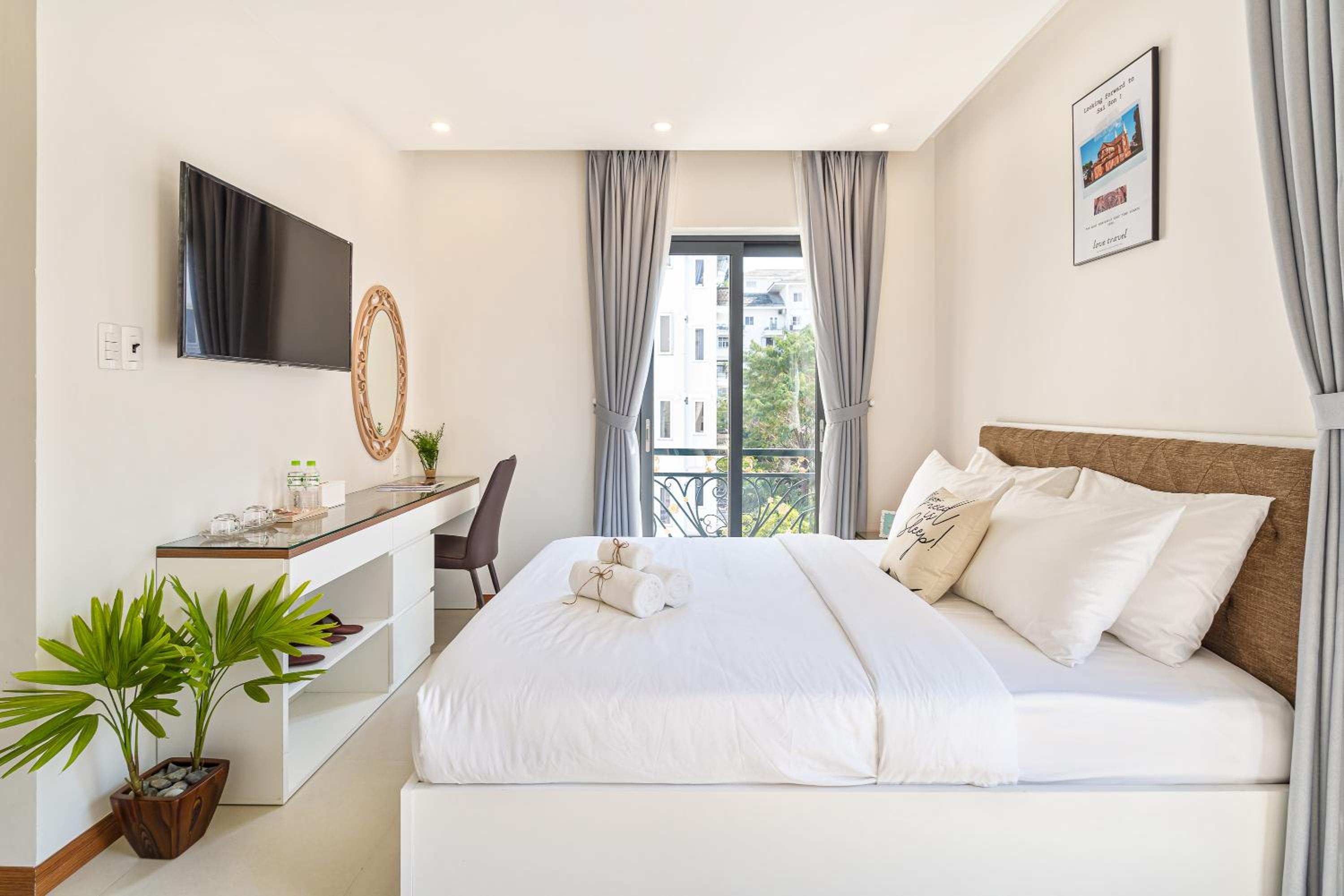 Deluxe Double Room With Balcony