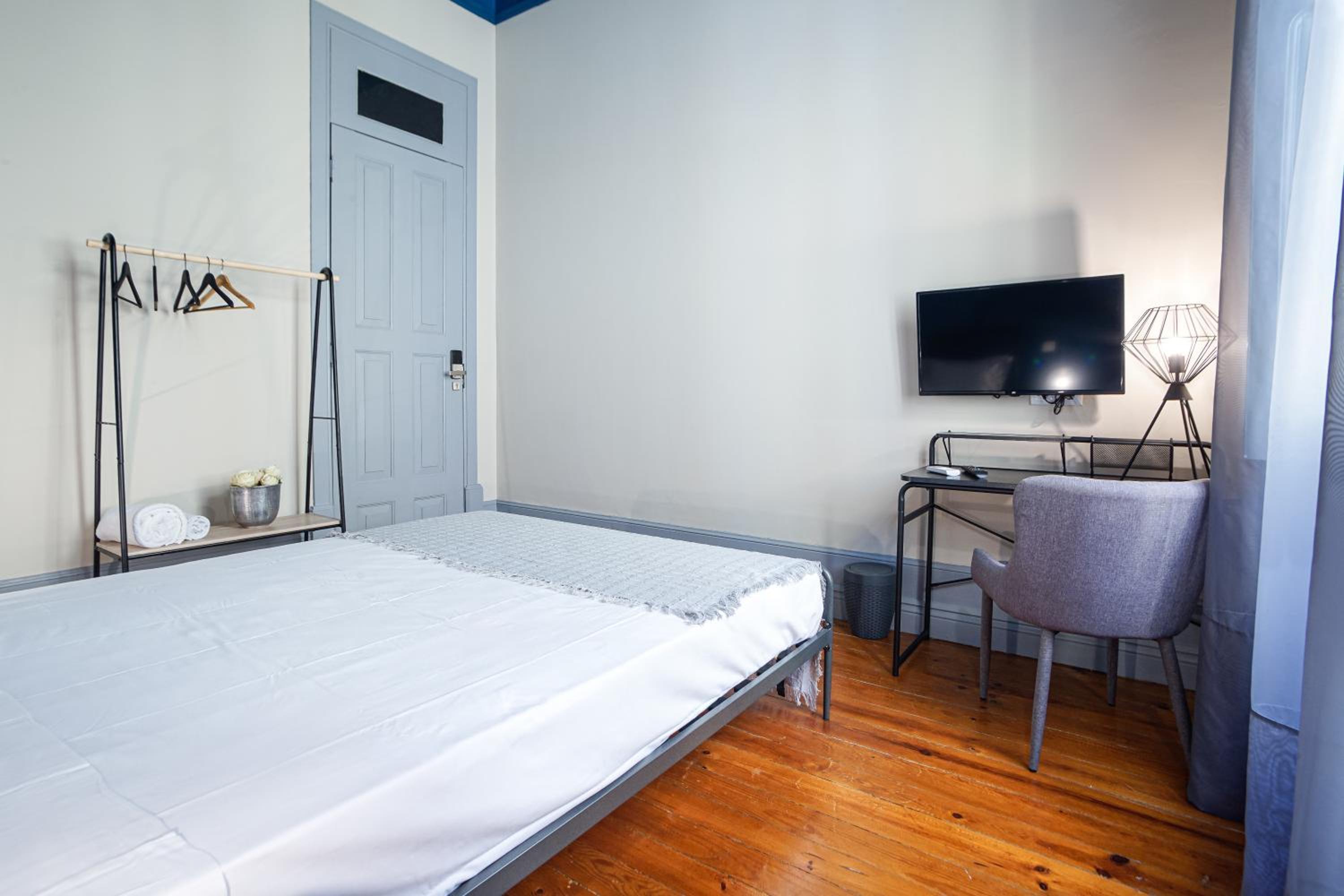 Double Room with Shared Bathroom photo 2
