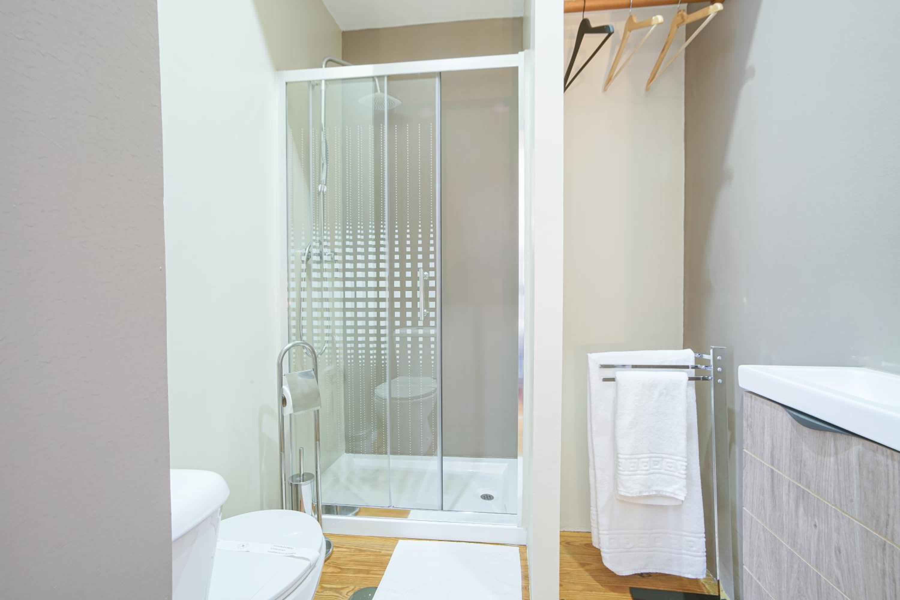 Deluxe Double Room with Balcony - Photo 4