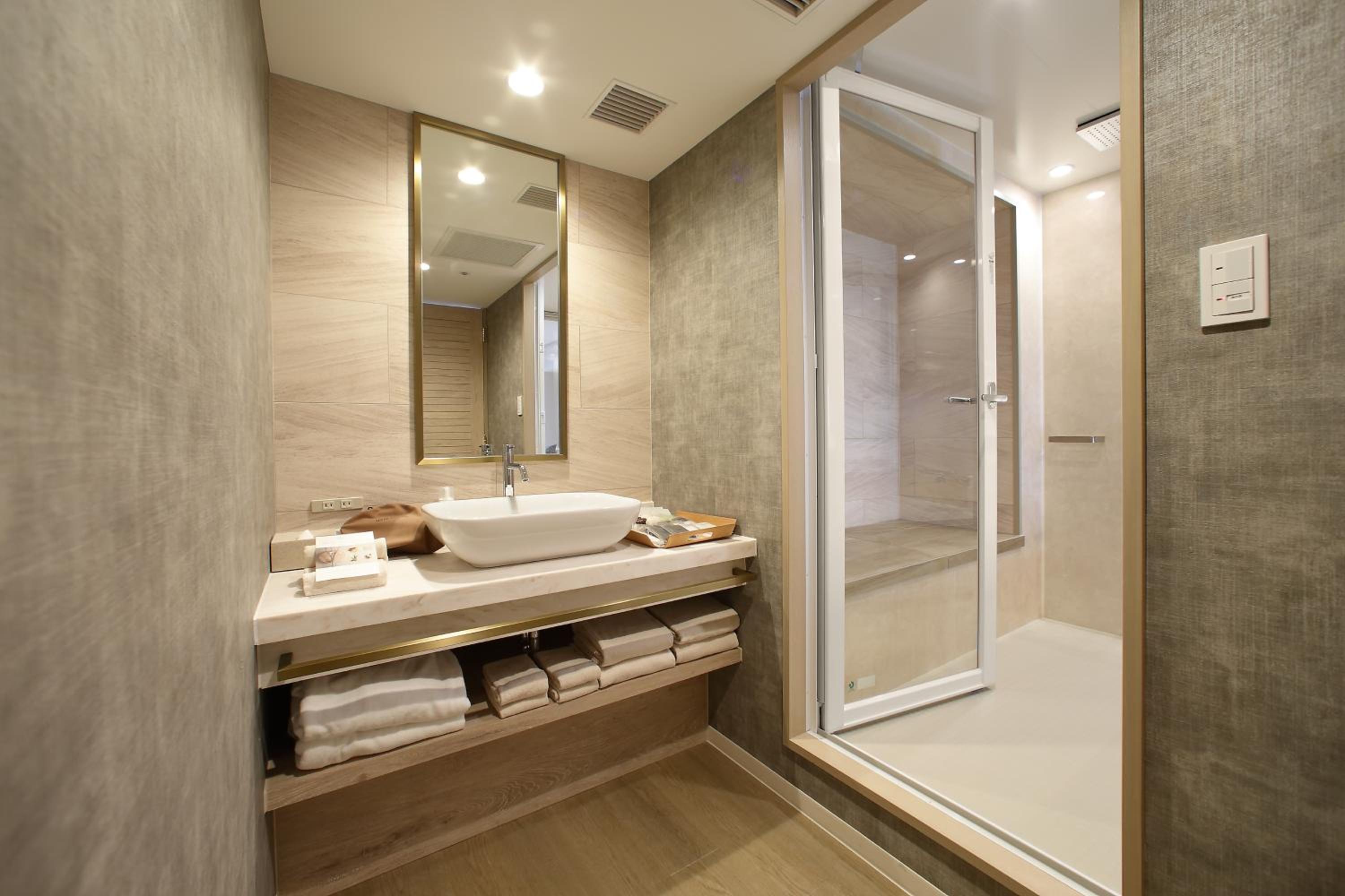 Junior Suite West View - Photo 3