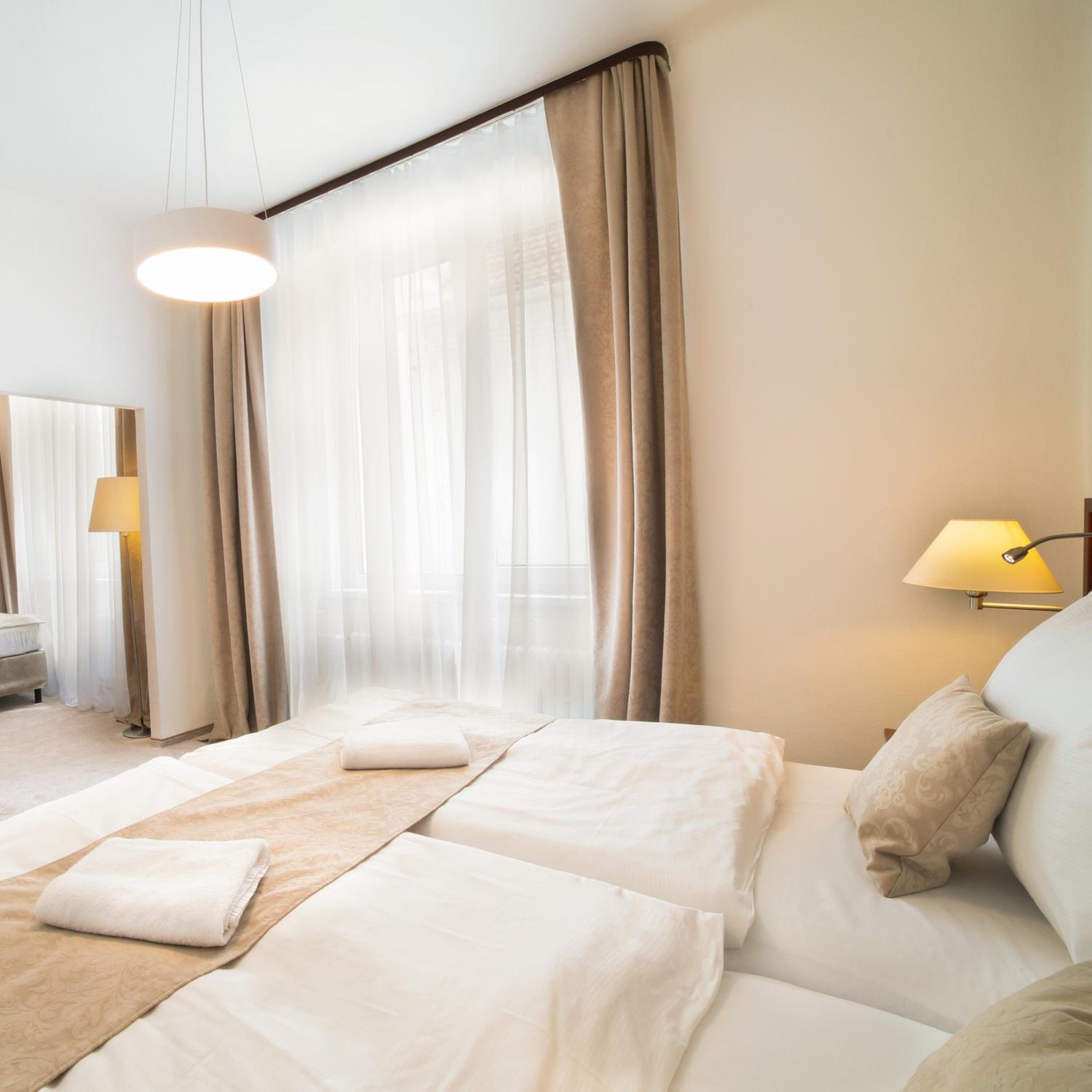 Economy Triple Room photo 2