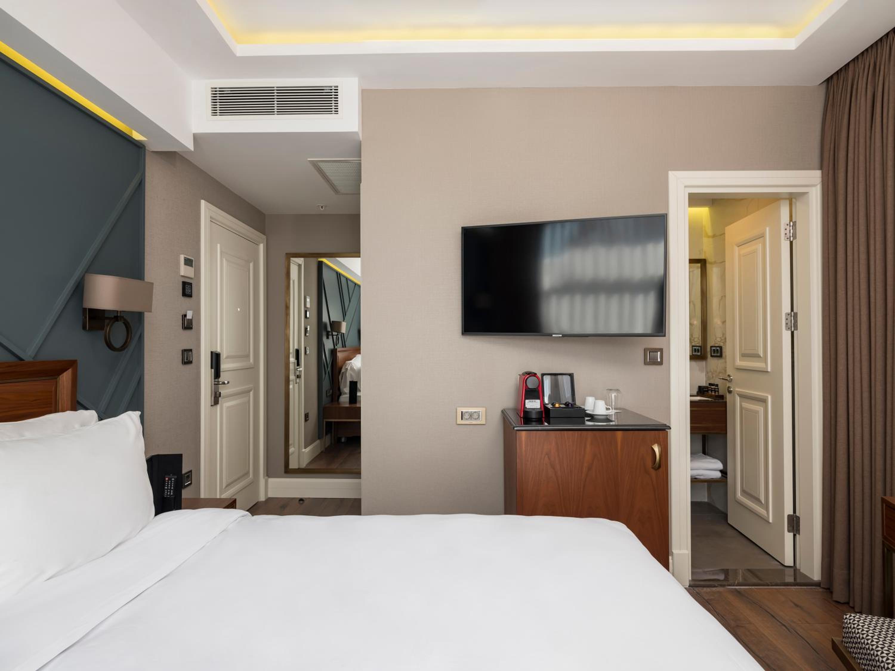 Superior Corner Room photo 3