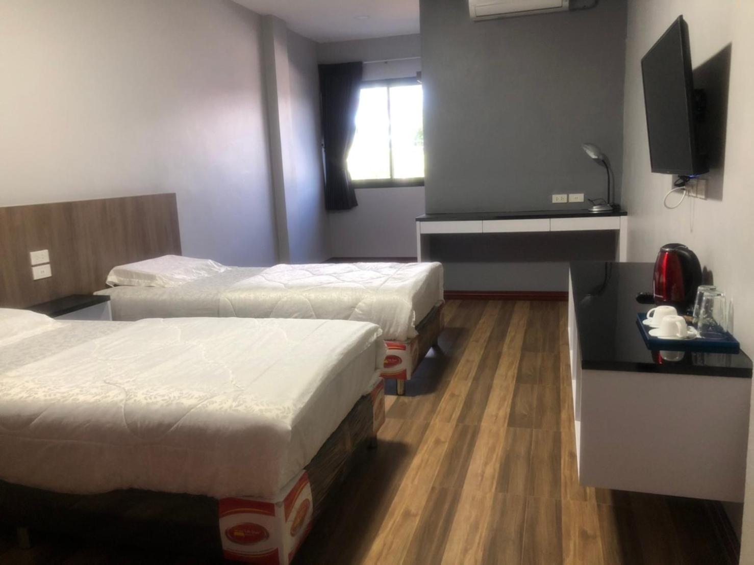 Deluxe Twin Room - Photo 8