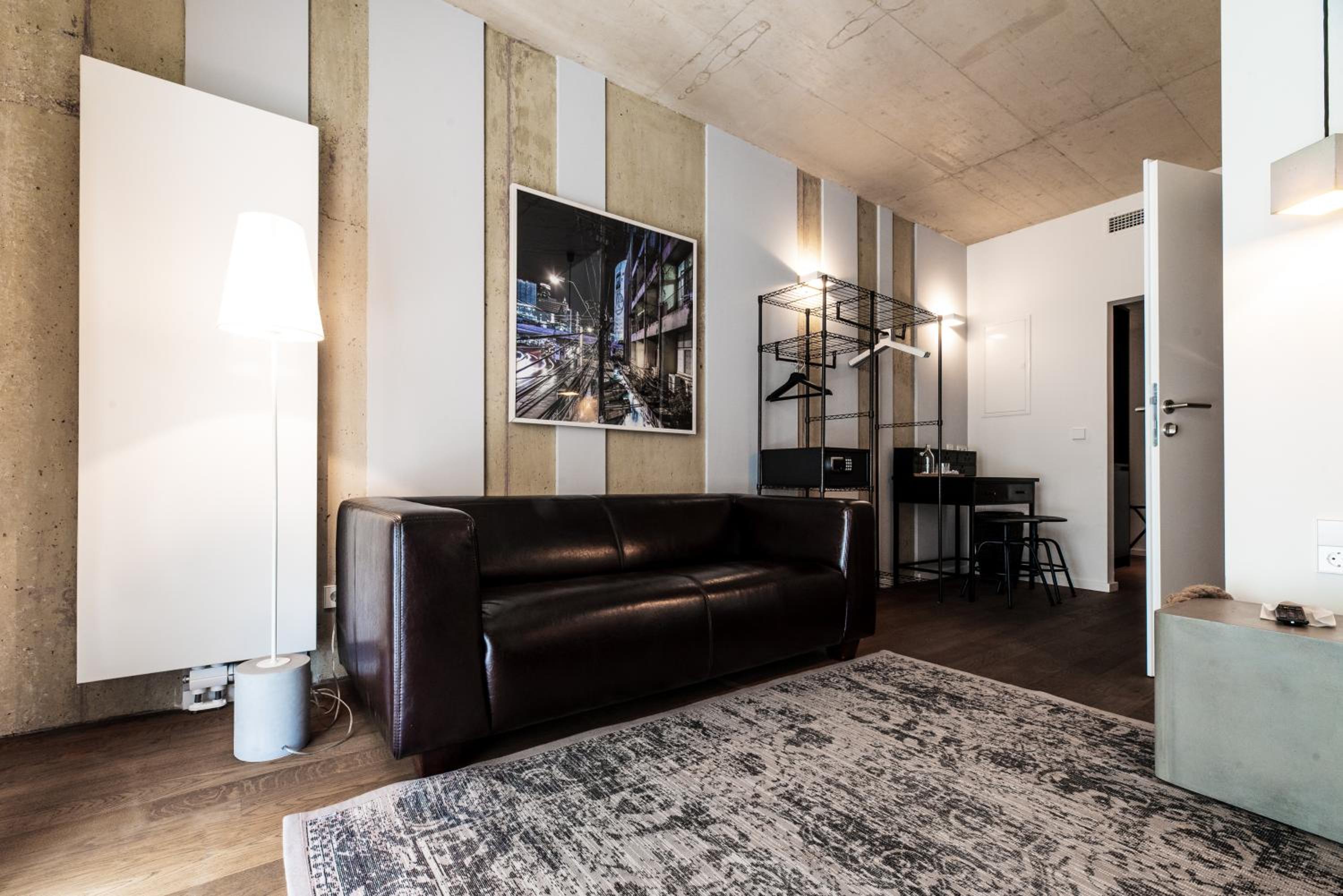 Small Apartment - Photo 10