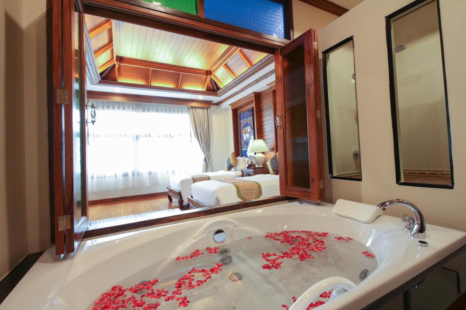 Superior Twin Room thumbnail 5