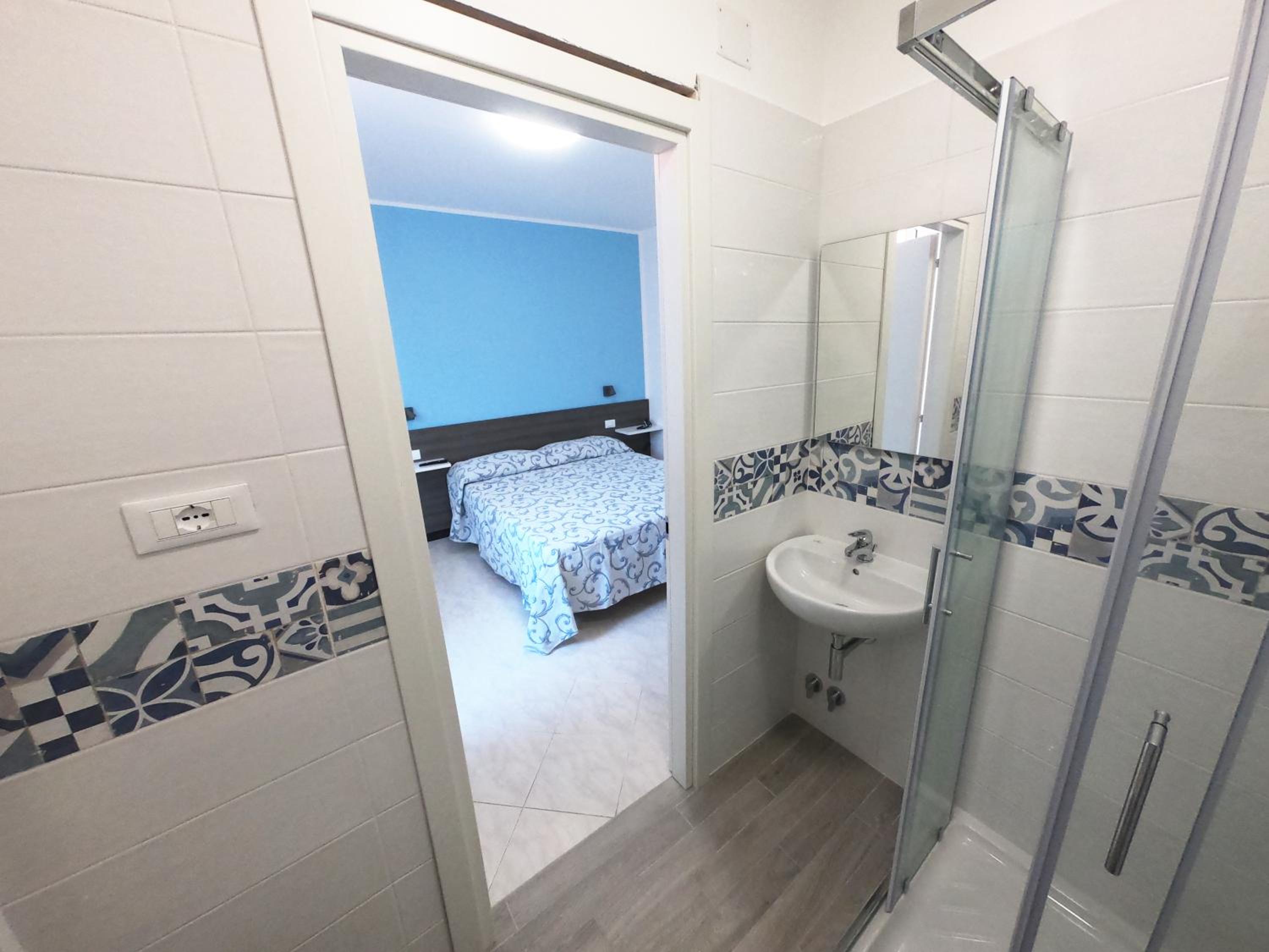 Double Room - Photo 6
