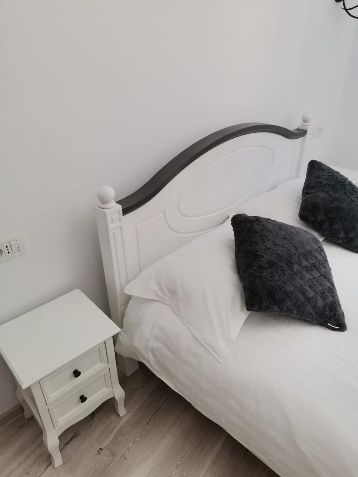 Double Room - Photo 8