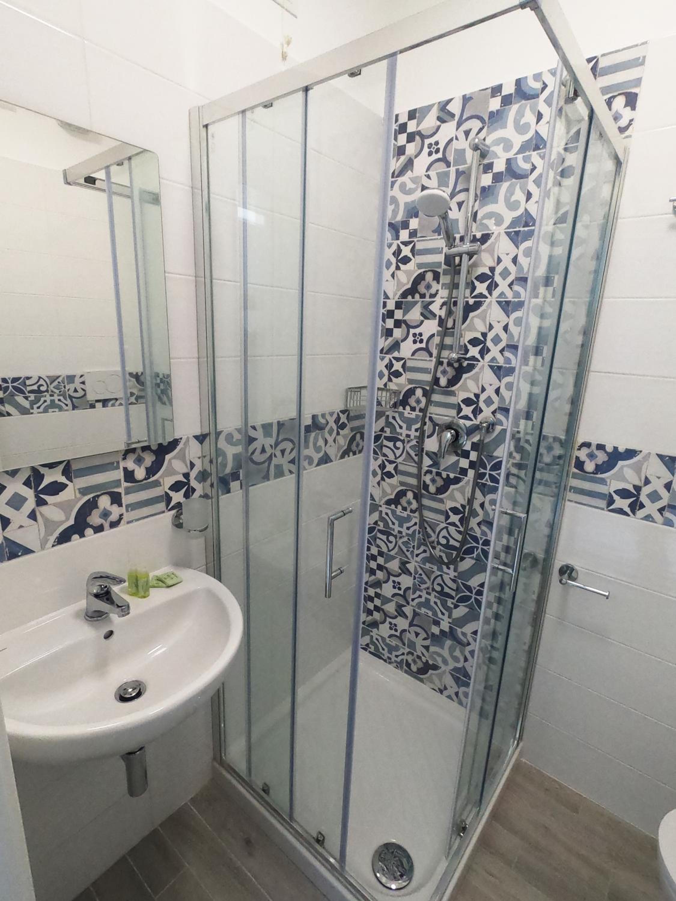Double Room - Photo 10