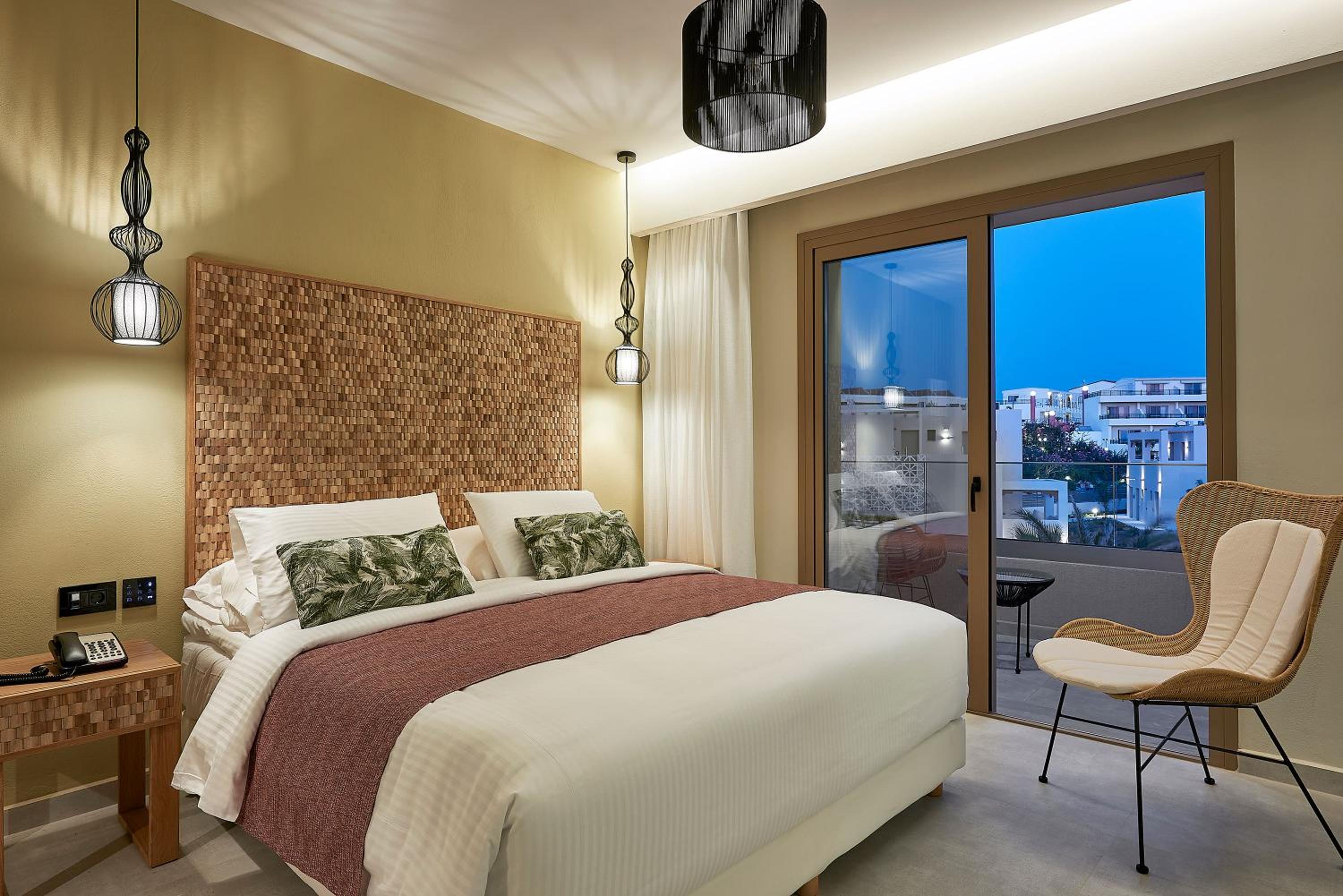 Cozy Double Room with Side Sea View photo 3