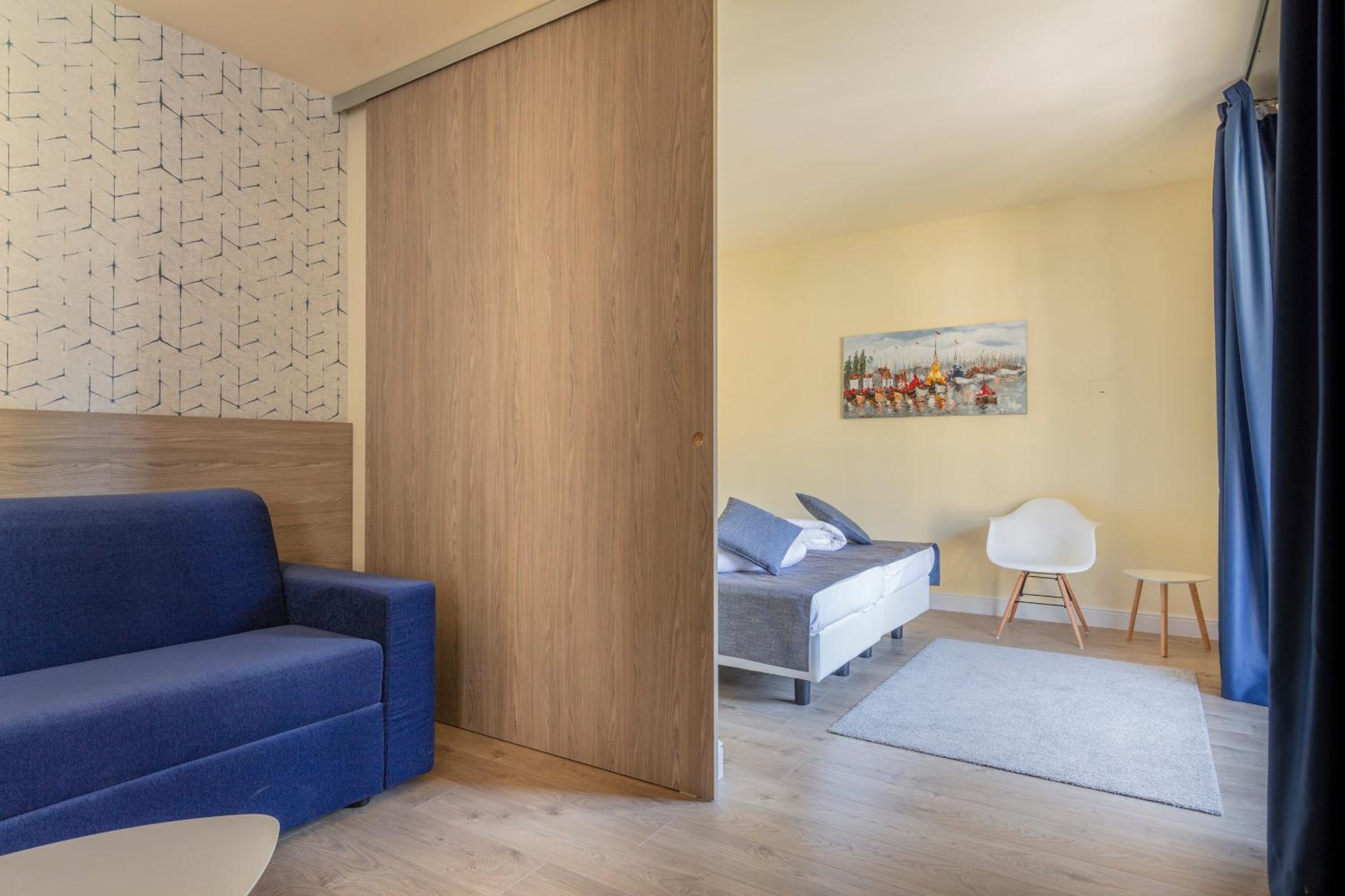 Suite - Photo 1