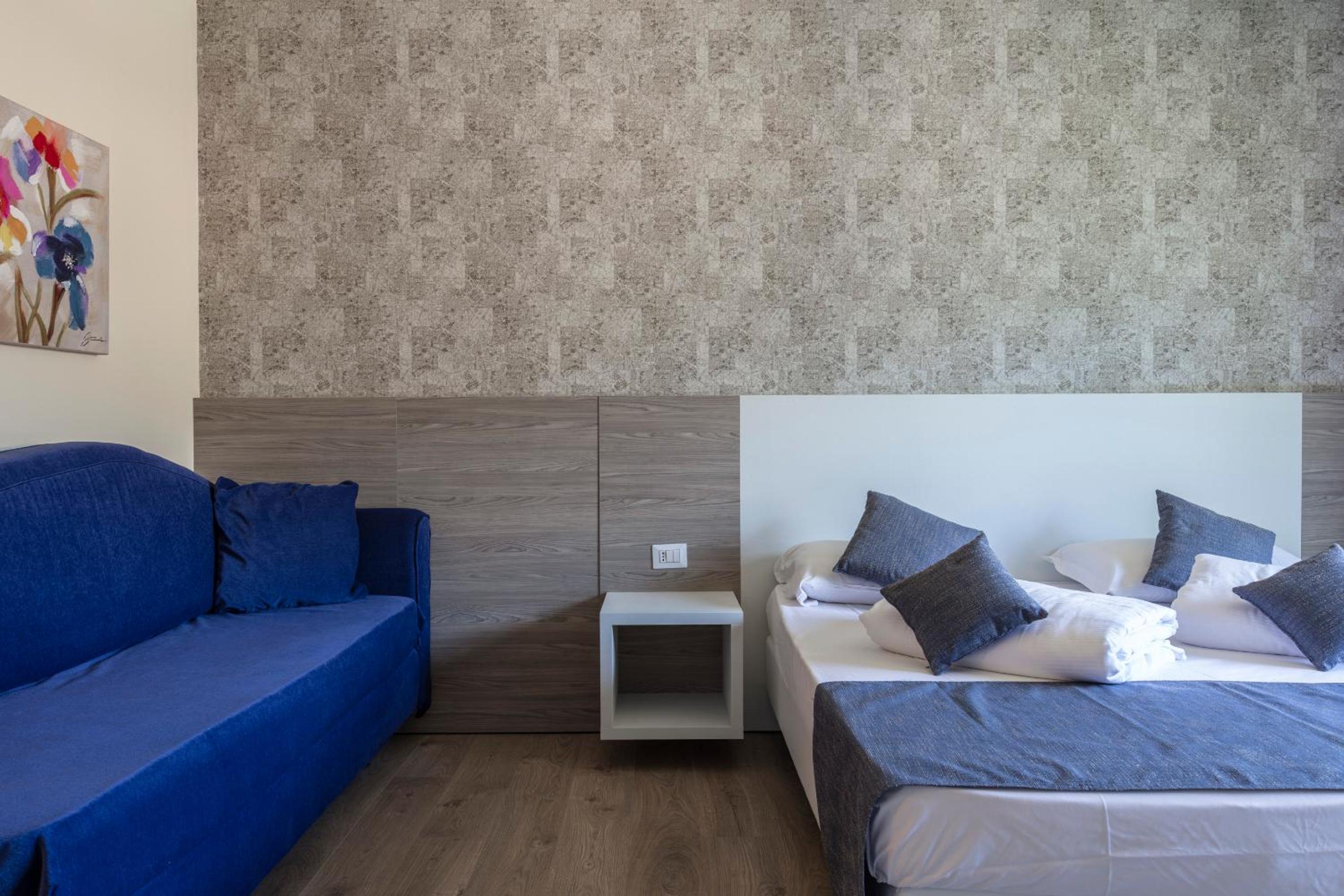 Family Room - Photo 2