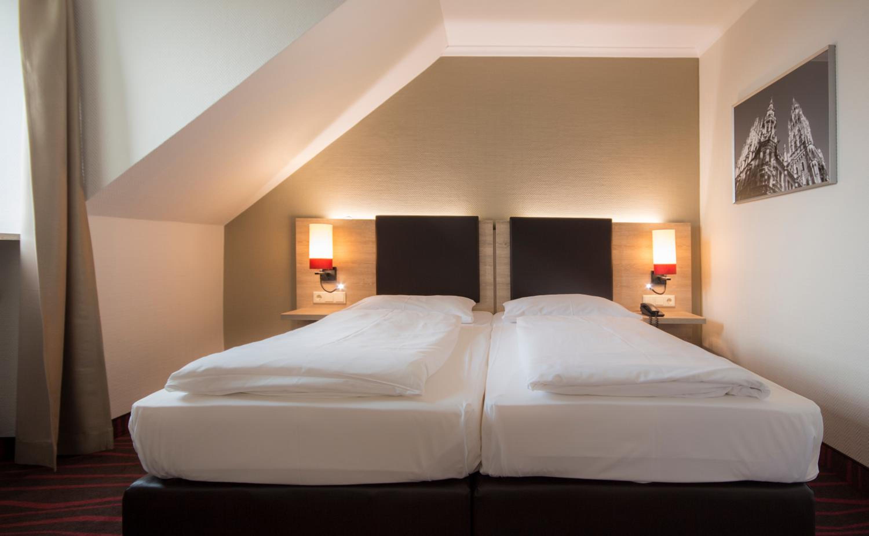 Double or Twin Room City (no air-condition) - Photo 7