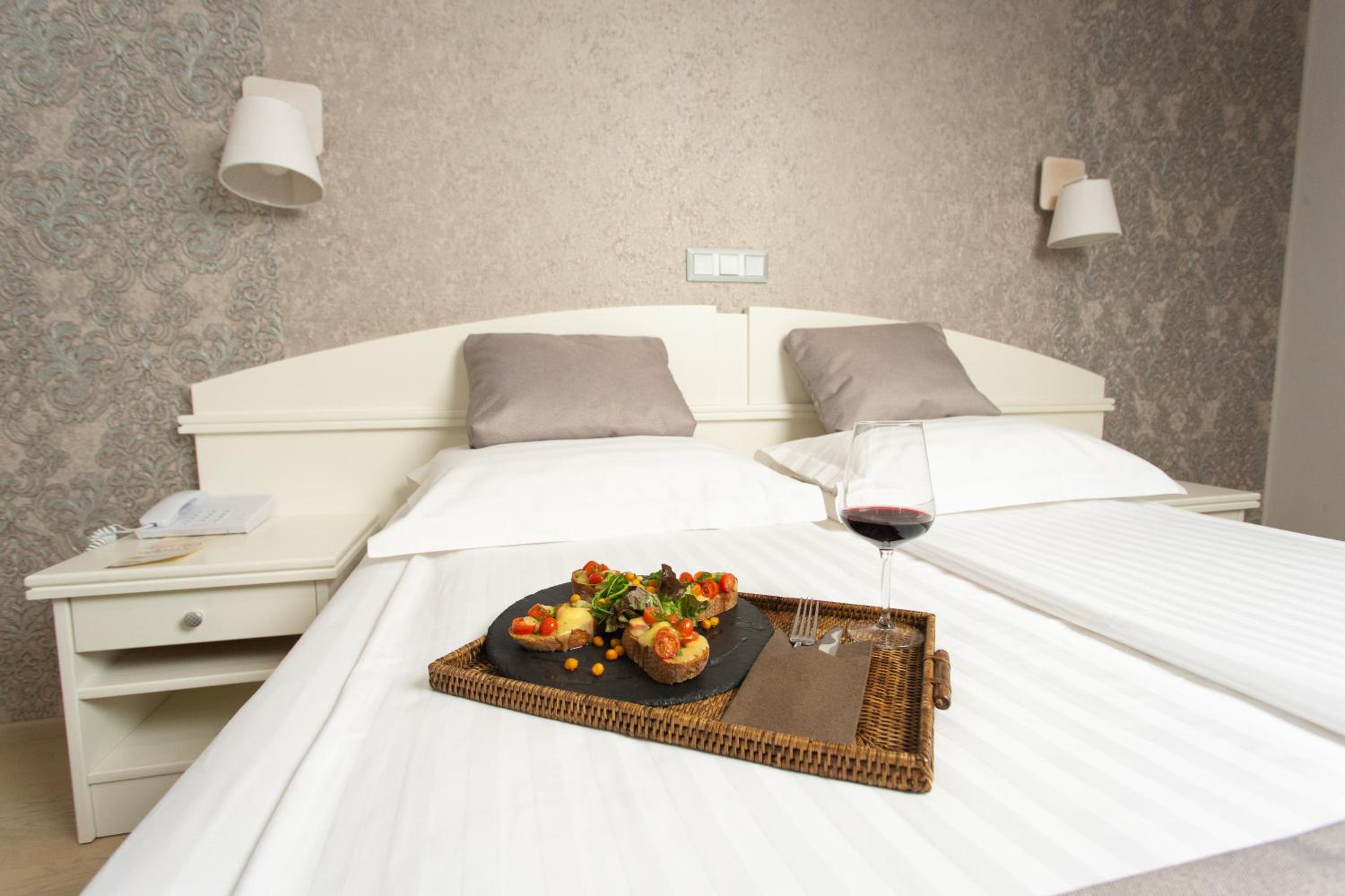 Suite with Balcony - Photo 8