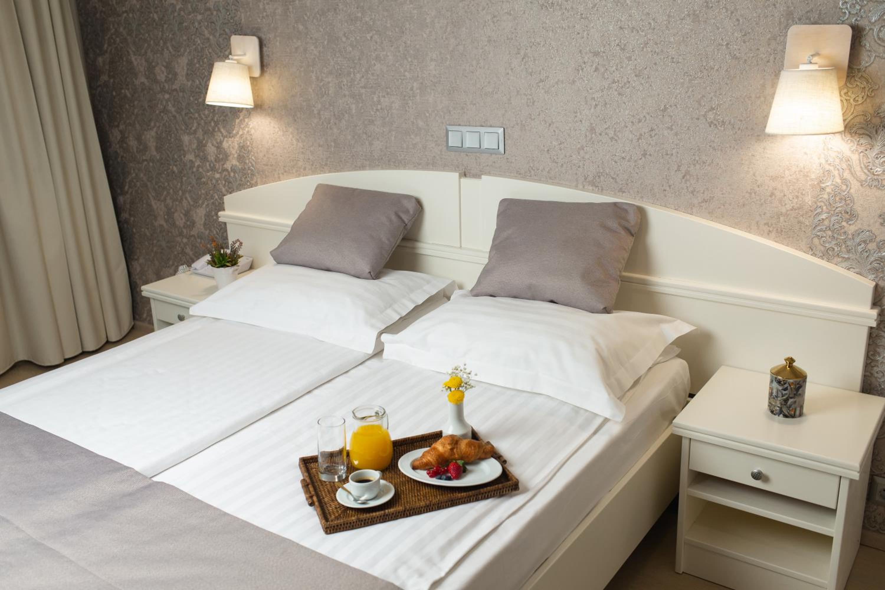 Suite with Balcony - Photo 9