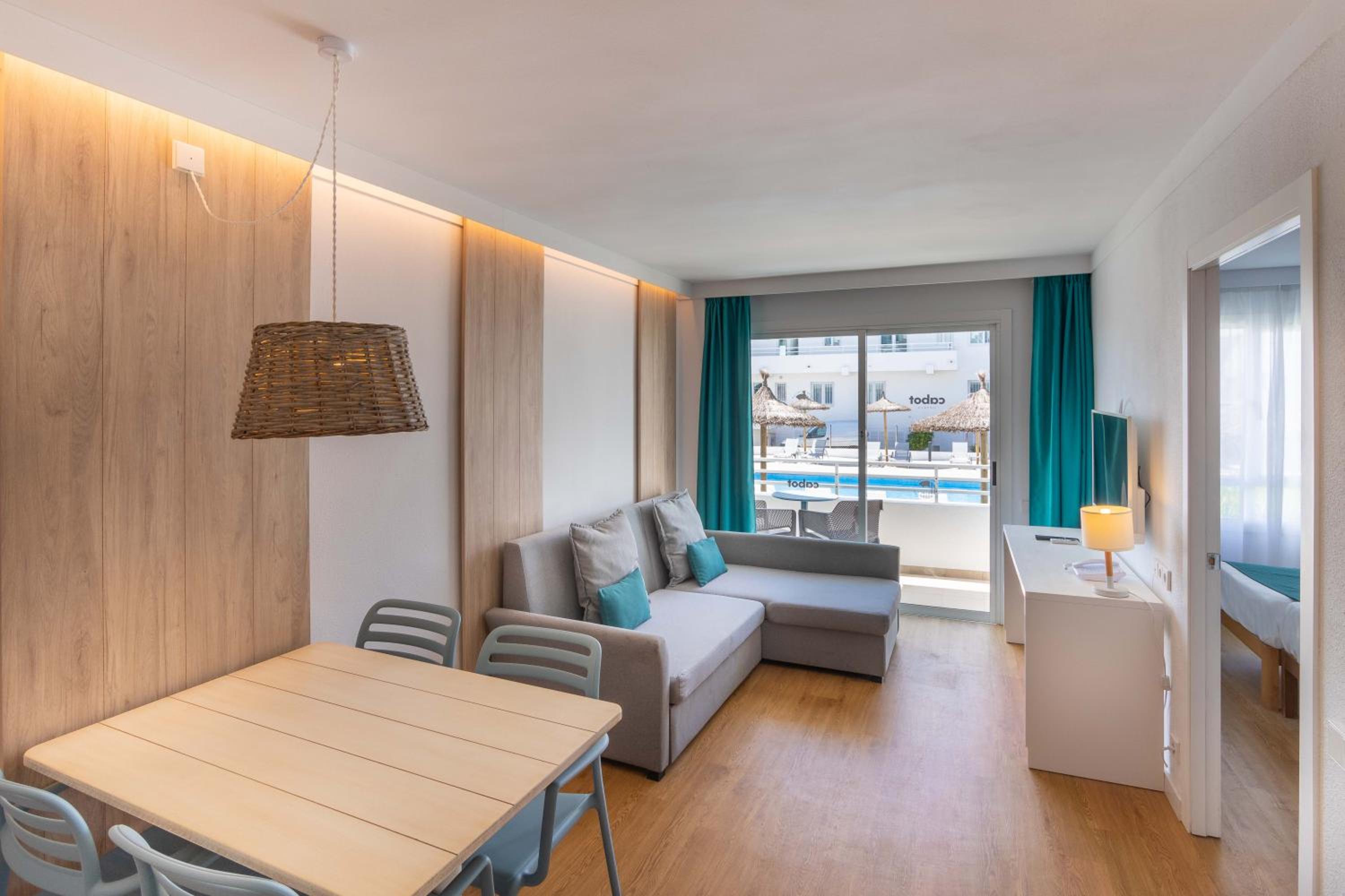 Apartamento de una habitación con vista a la piscina