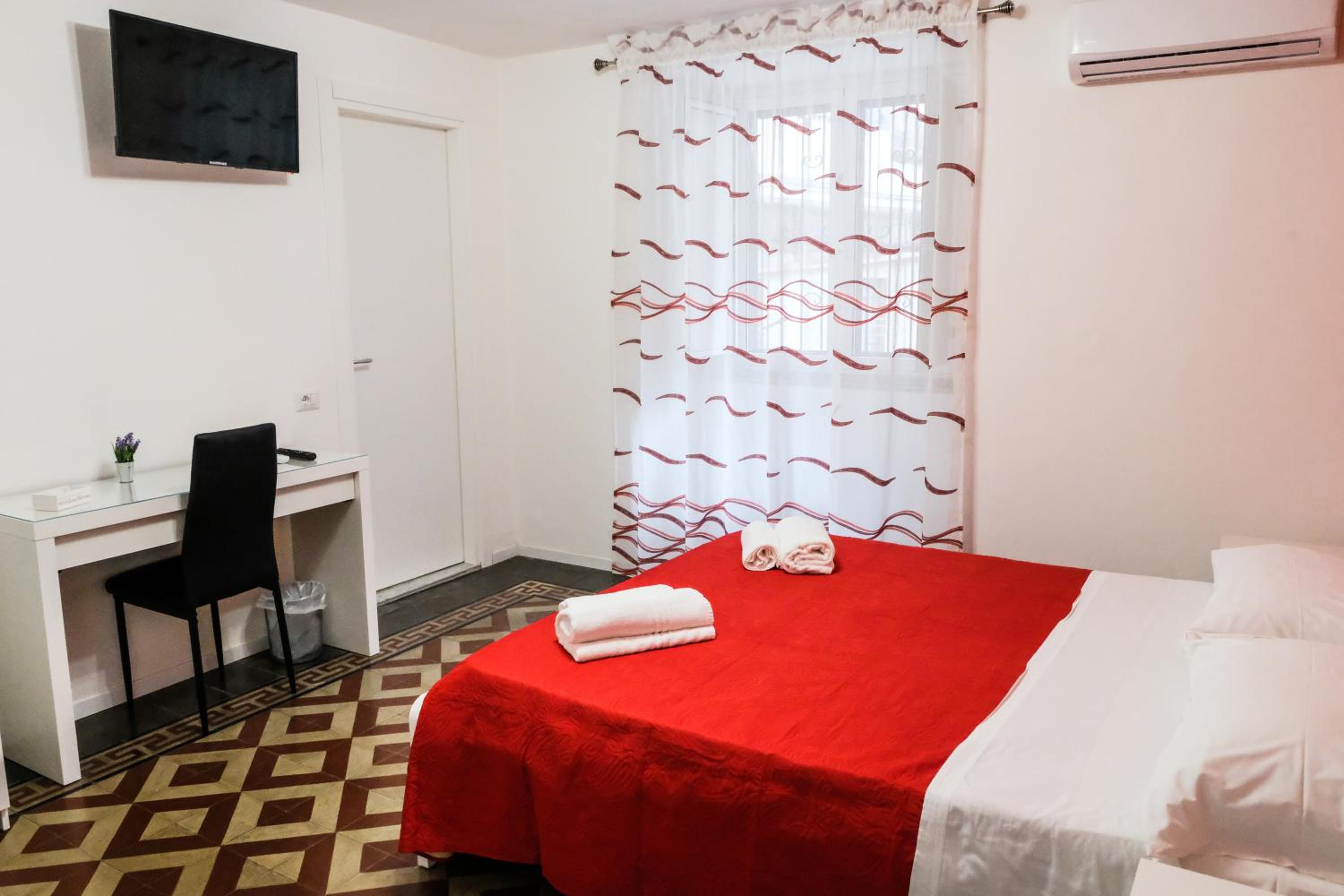 Double Room with Private Bathroom - Photo 4
