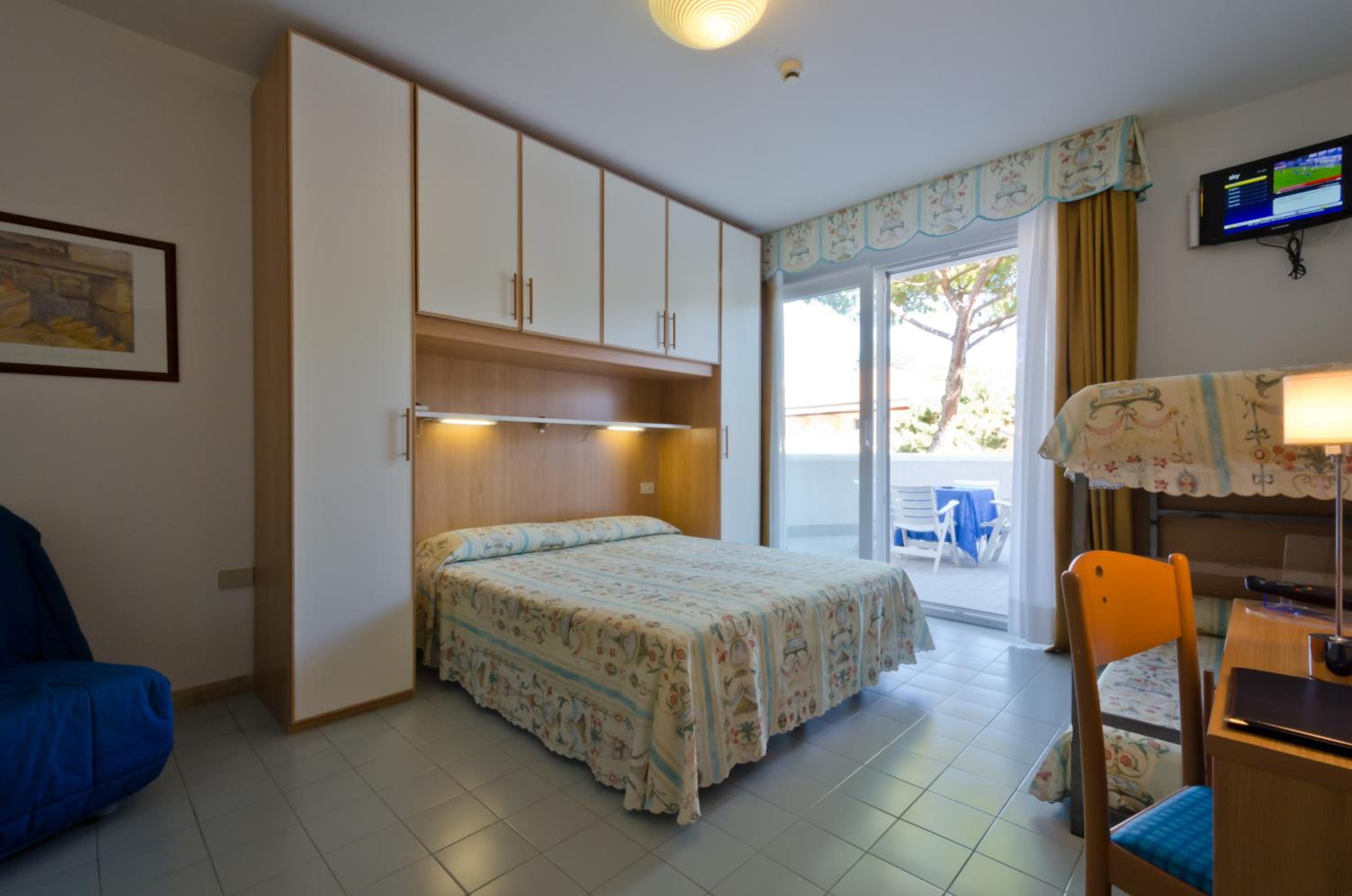 Deluxe Quadruple Room - Photo 8