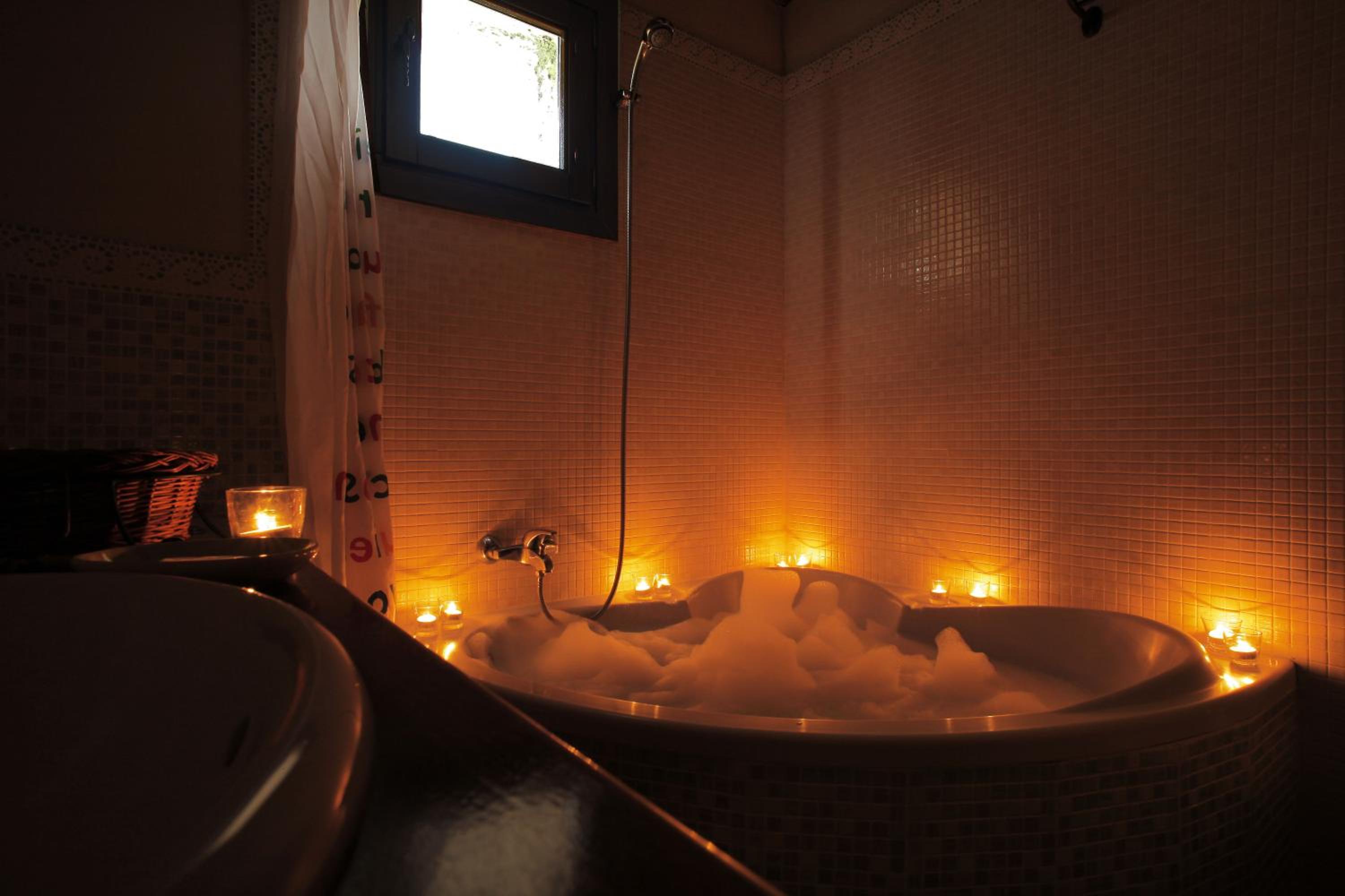 Deluxe Double Room with Balcony - Photo 3