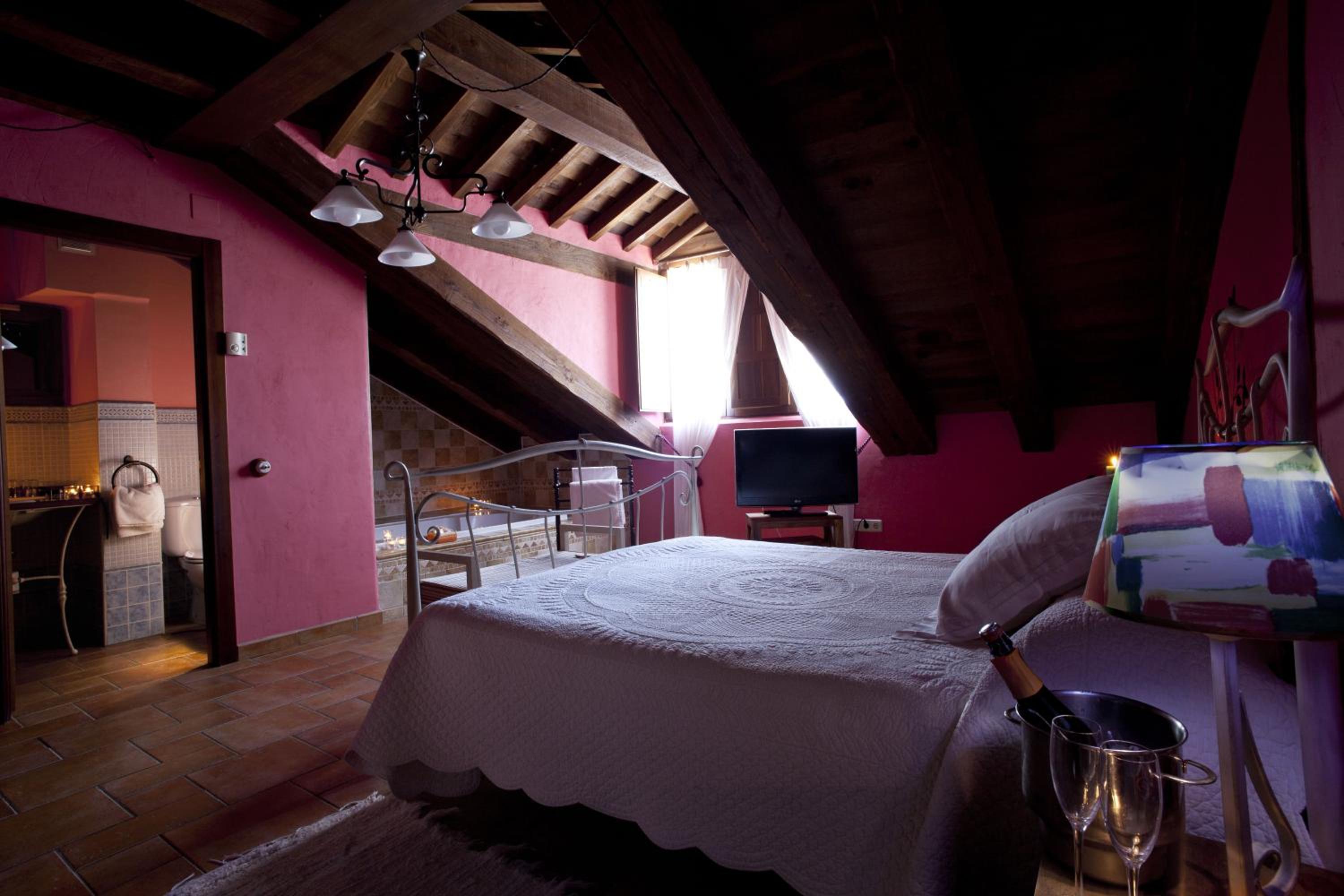 Deluxe Double Room - Photo 3