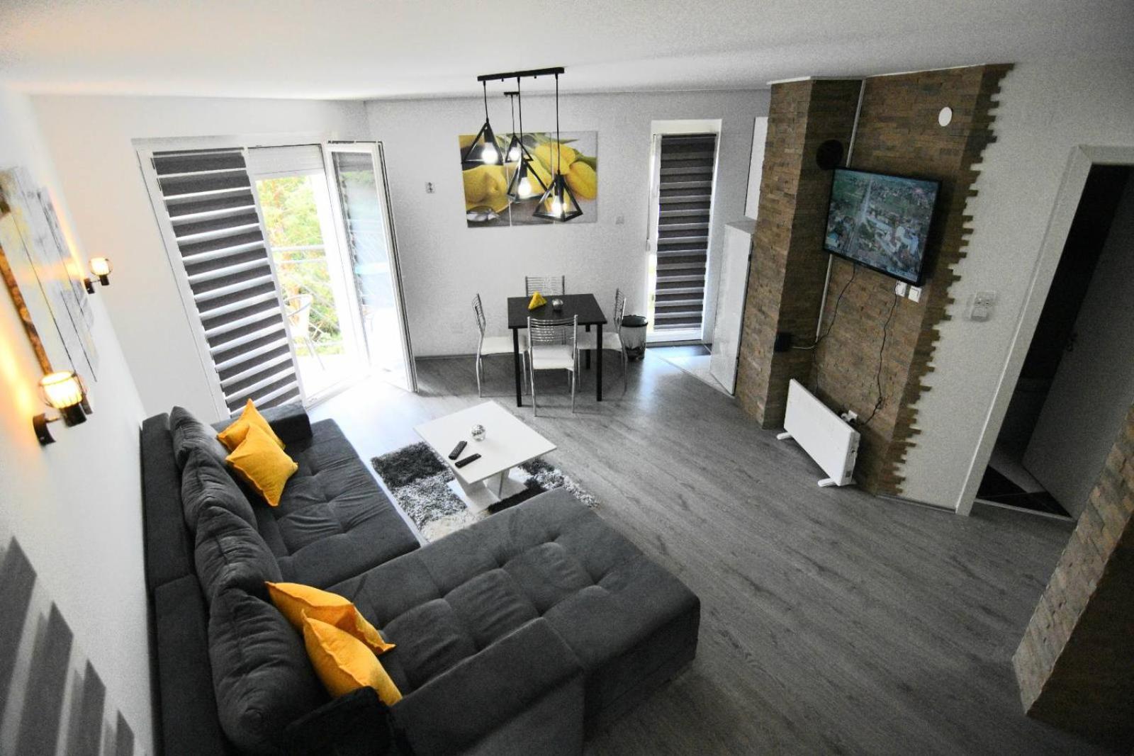 One-Bedroom Apartment photo 1