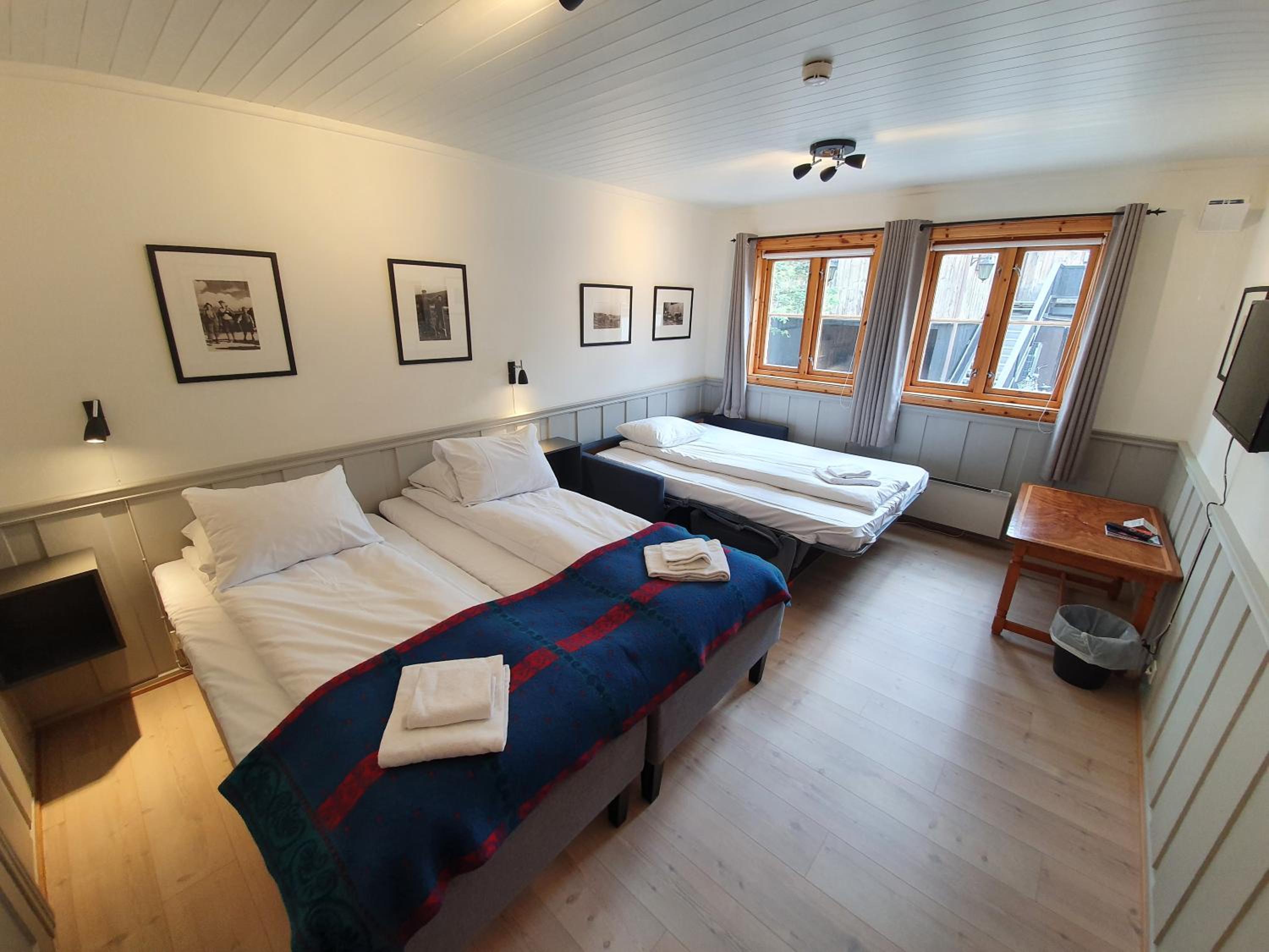 Standard Double or Twin Room - Photo 4