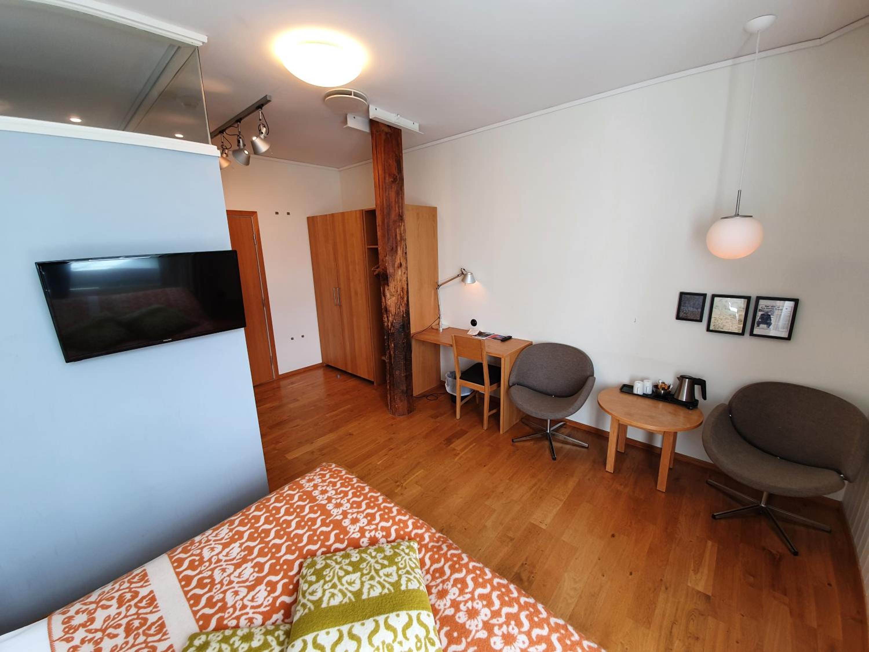 Standard Double or Twin Room - Photo 8