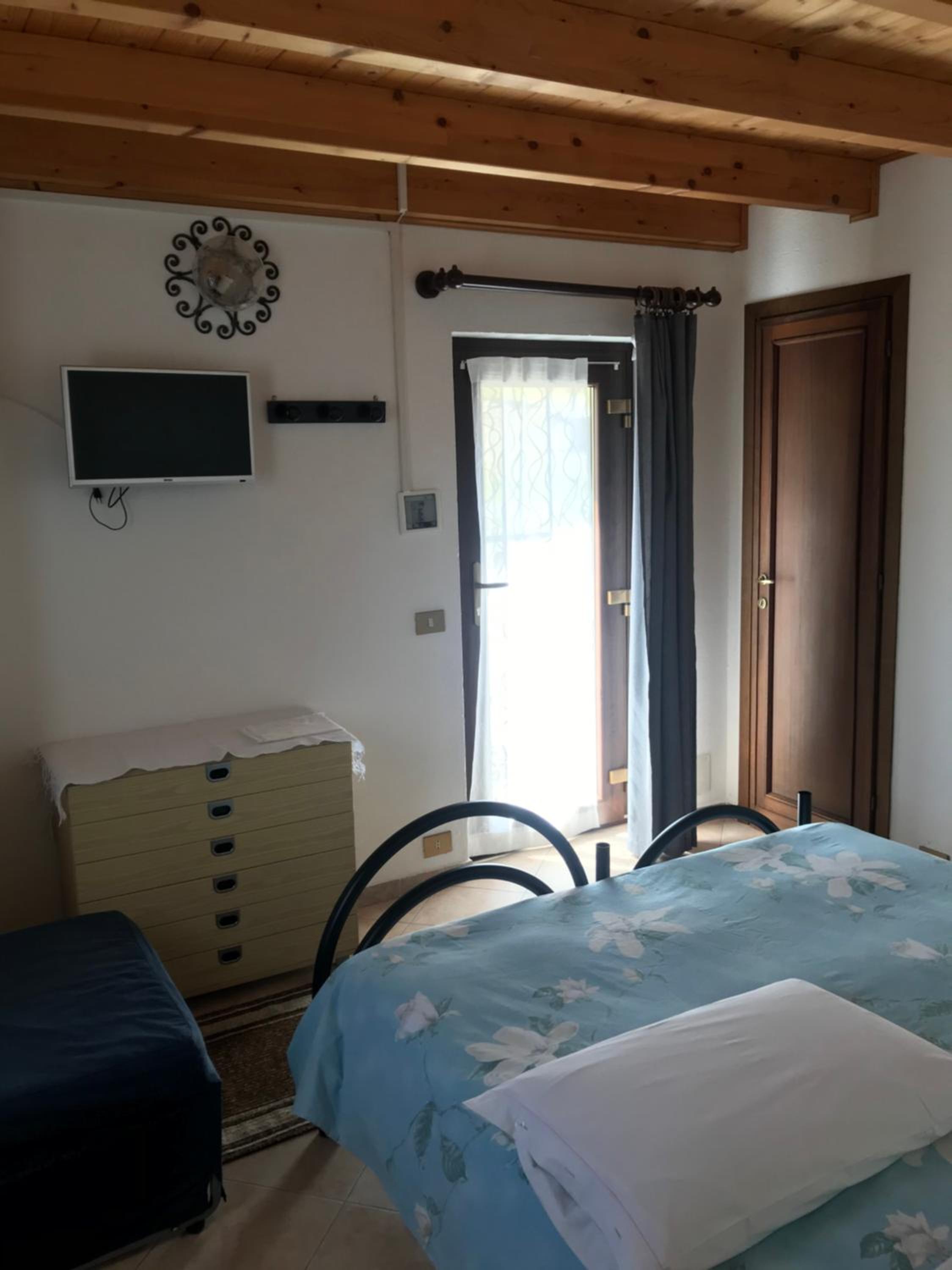 Double or Twin Room with Mountain View photo 2