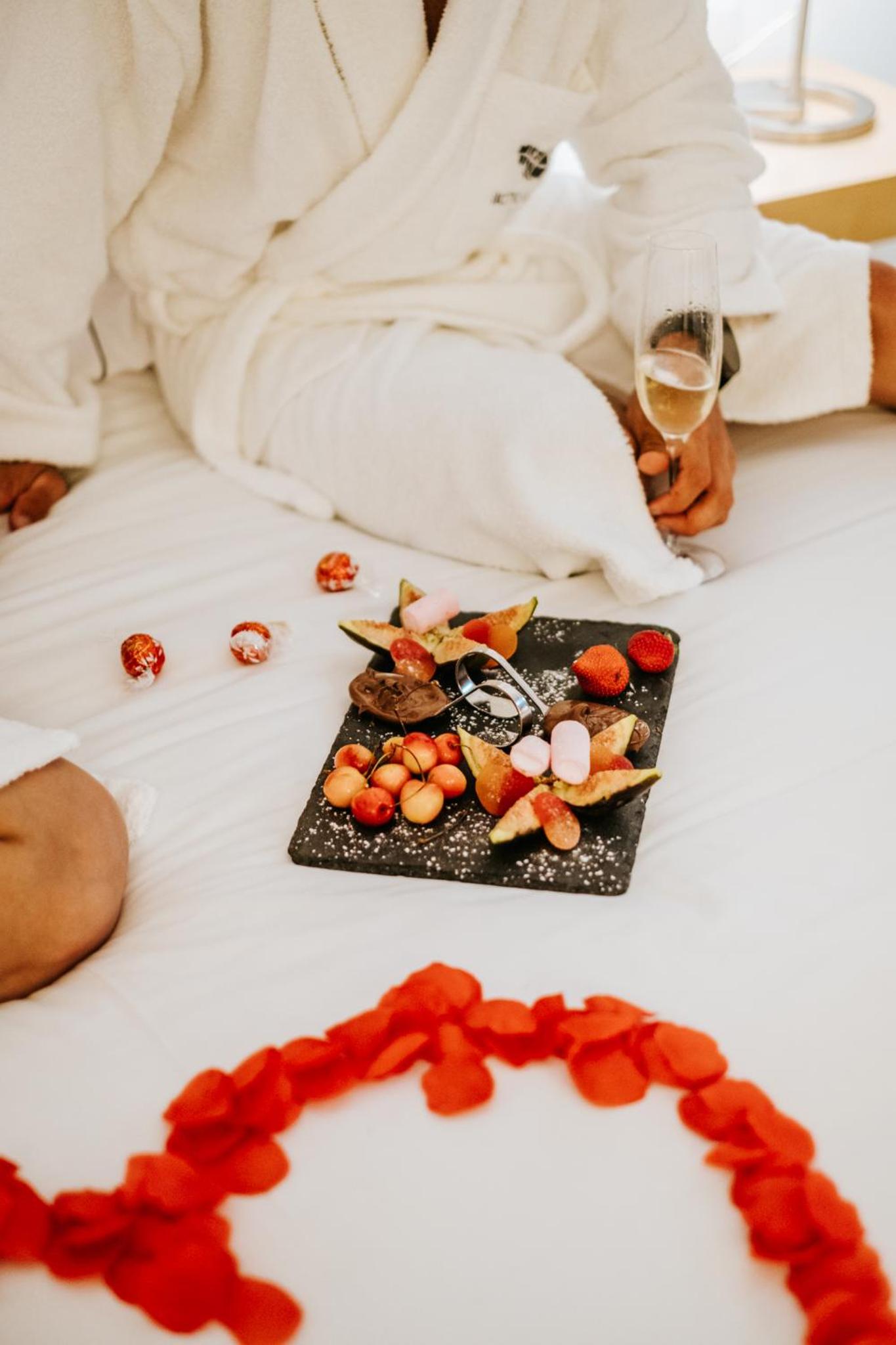 Honeymoon Suite