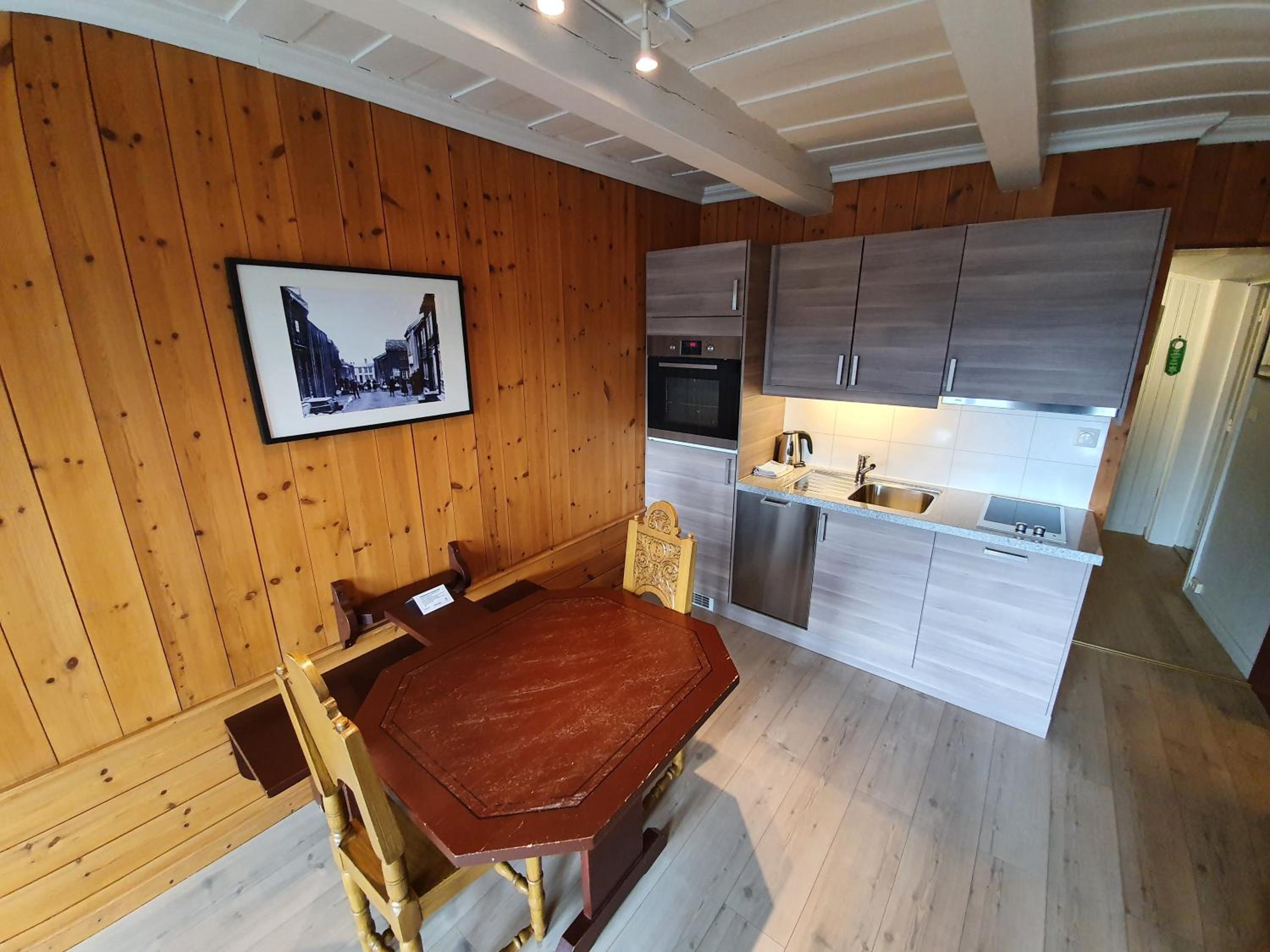 Family Room - Photo 3