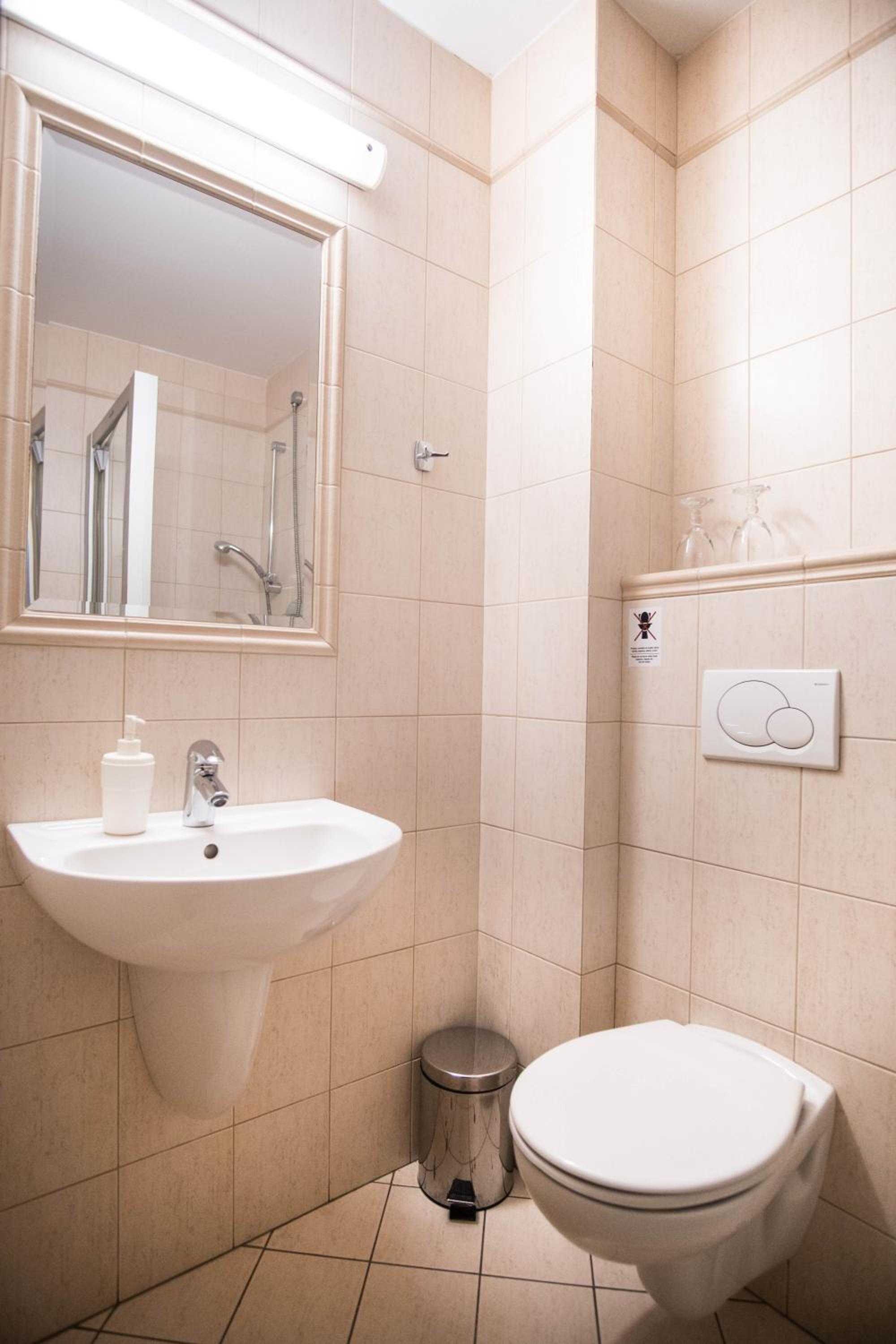 Standard Double or Twin Room - Photo 4