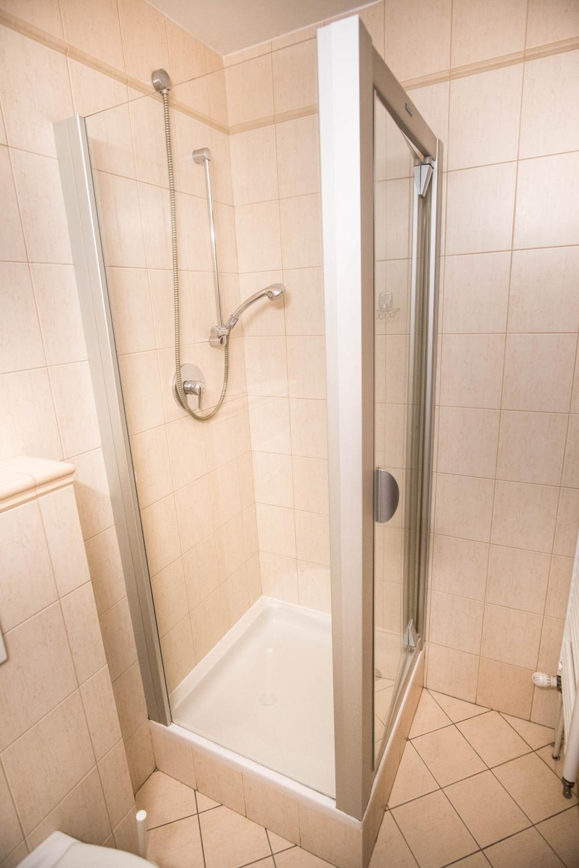 Standard Double or Twin Room - Photo 2