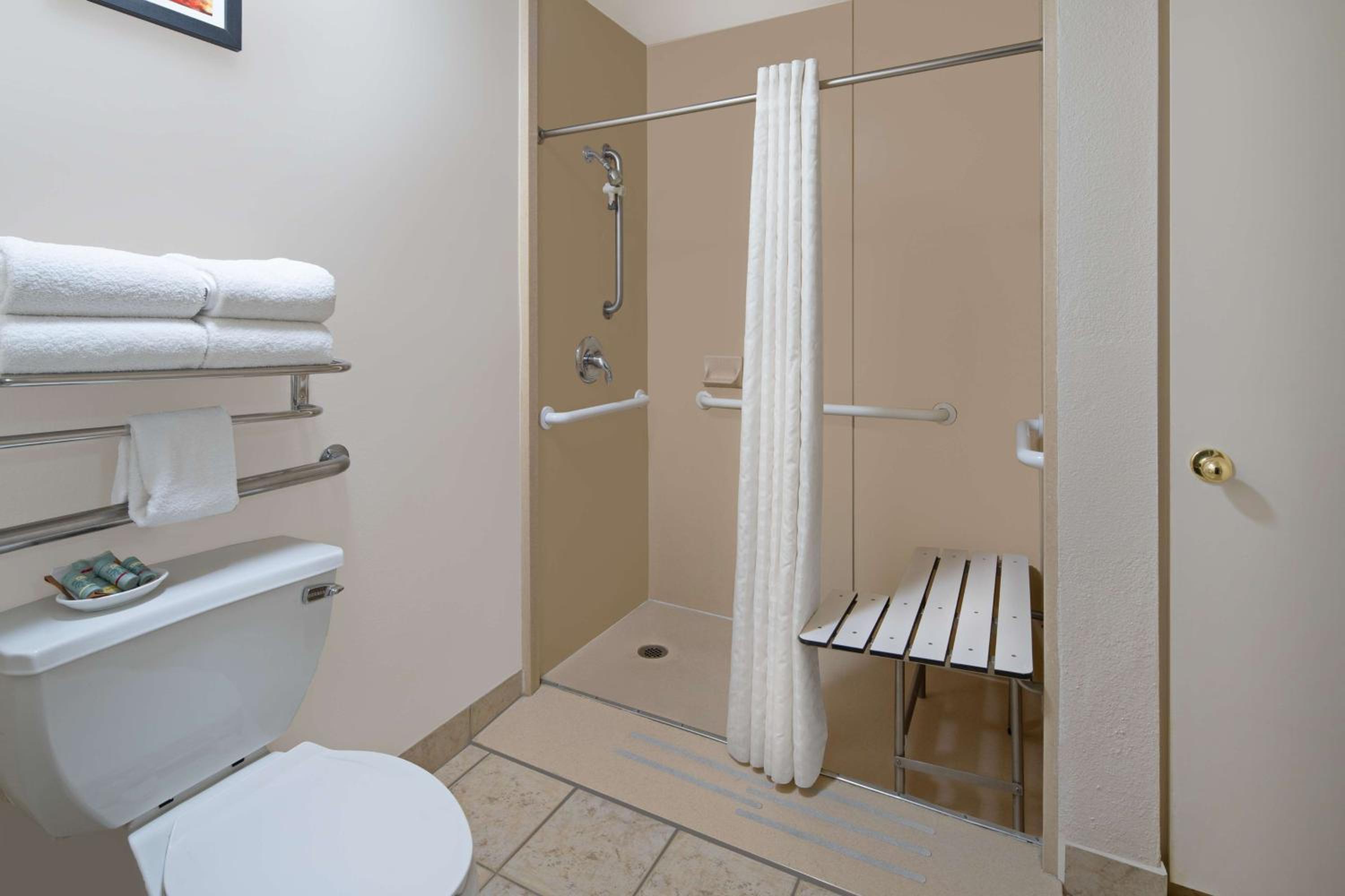 King Room with Roll-in Shower - Disability Access/Non-Smoking photo 3