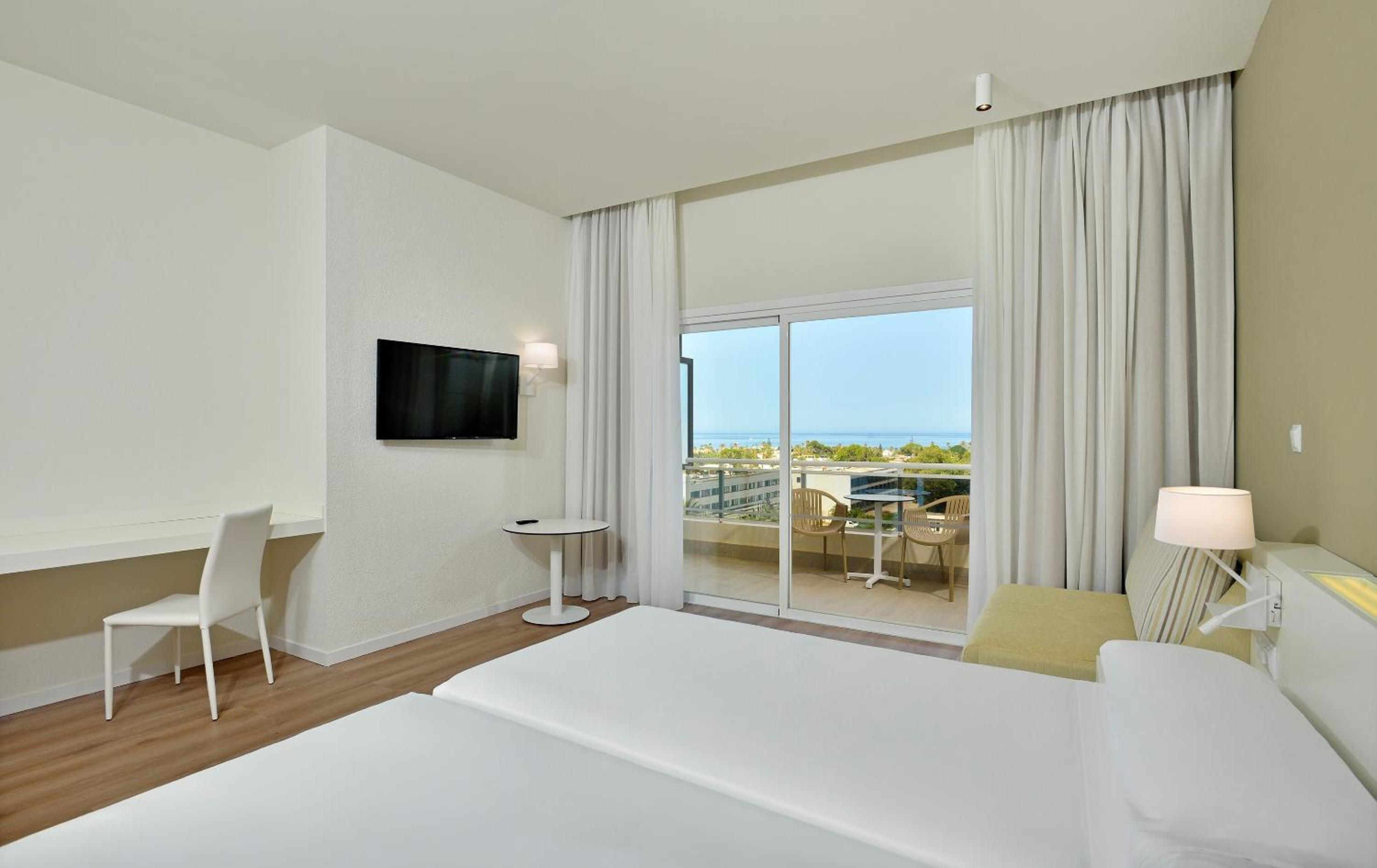 Sol Room with Side Sea View