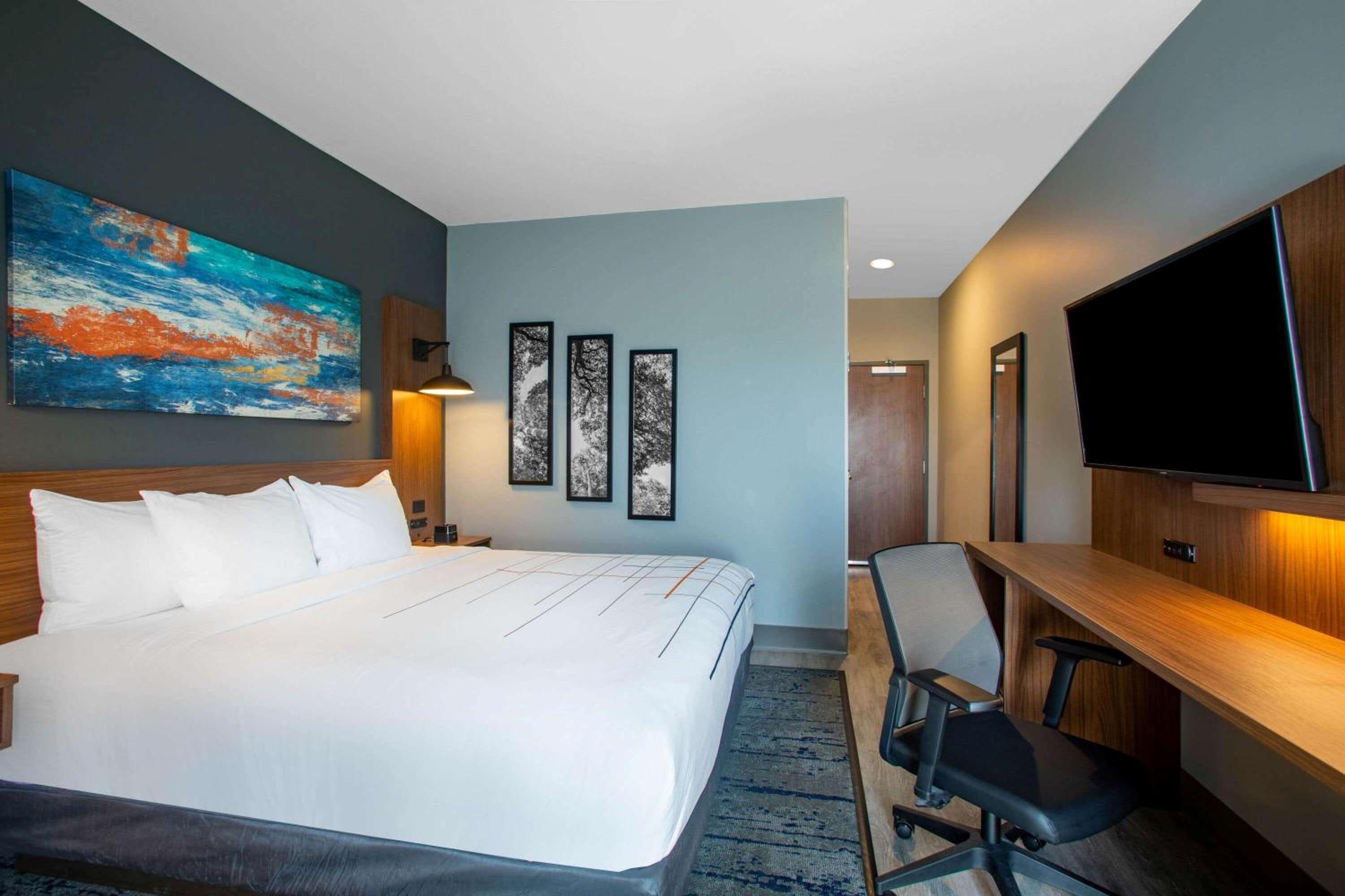 King Room - Non-Smoking - Photo 1
