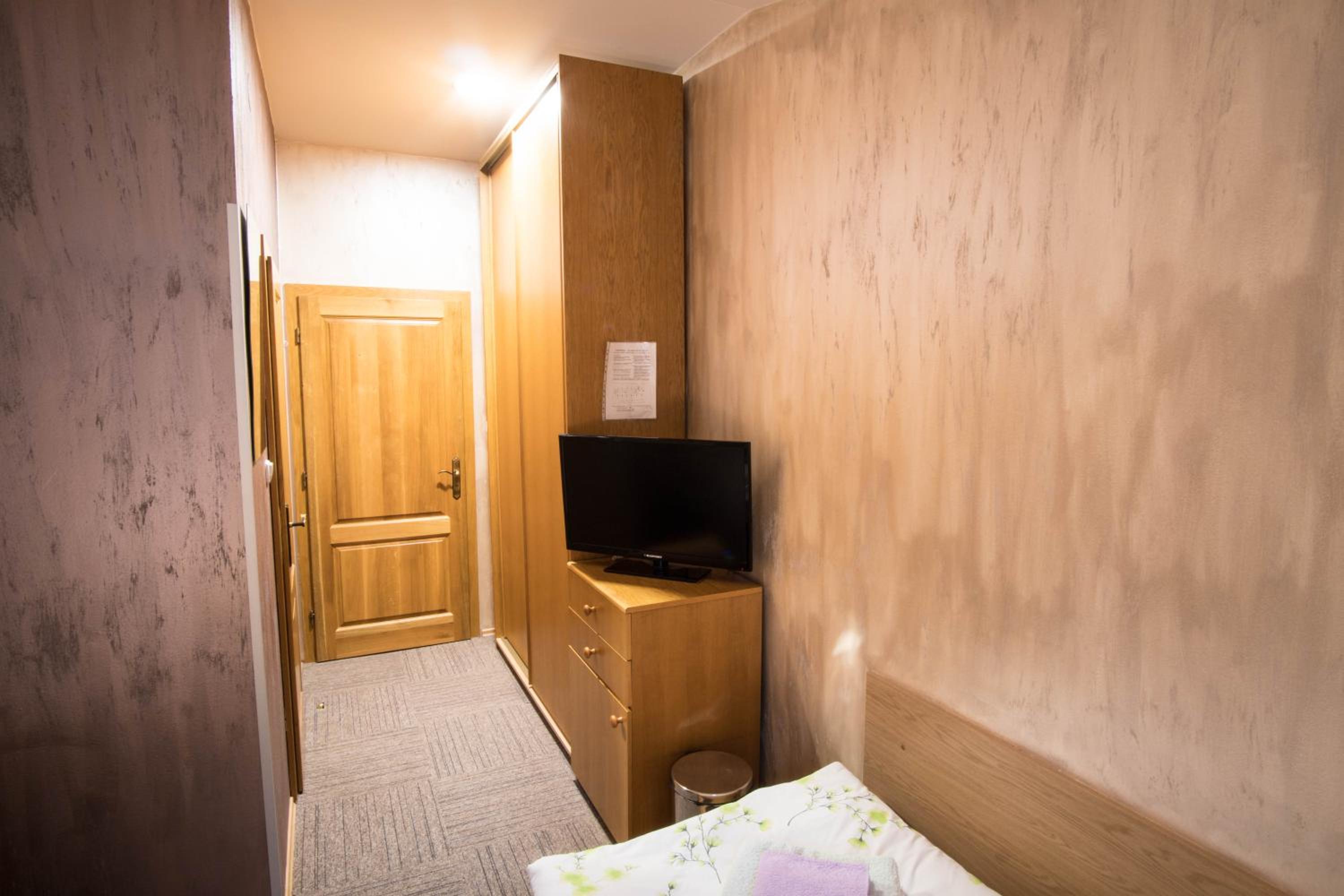 Standard Double or Twin Room - Photo 6