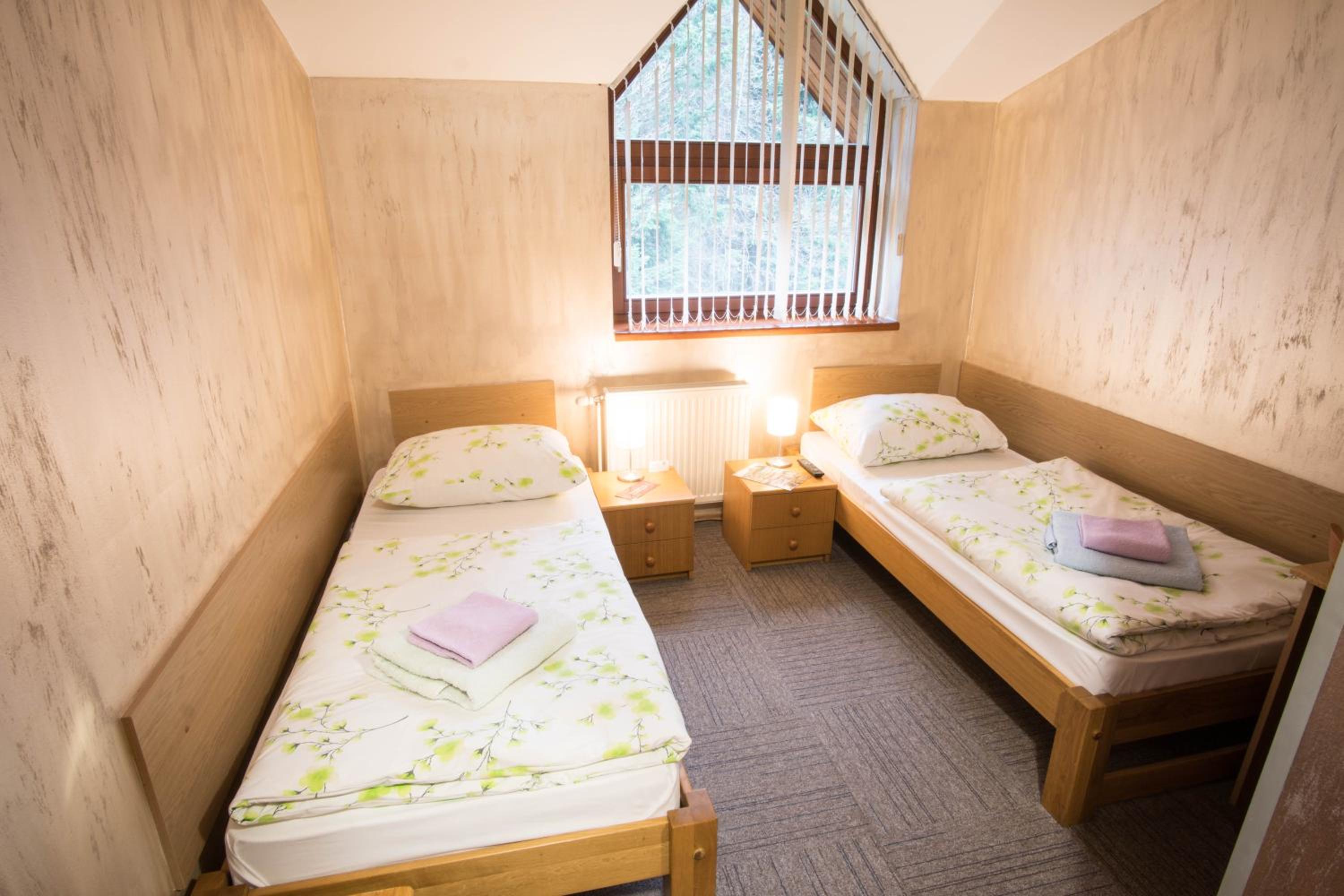 Standard Double or Twin Room - Photo 9