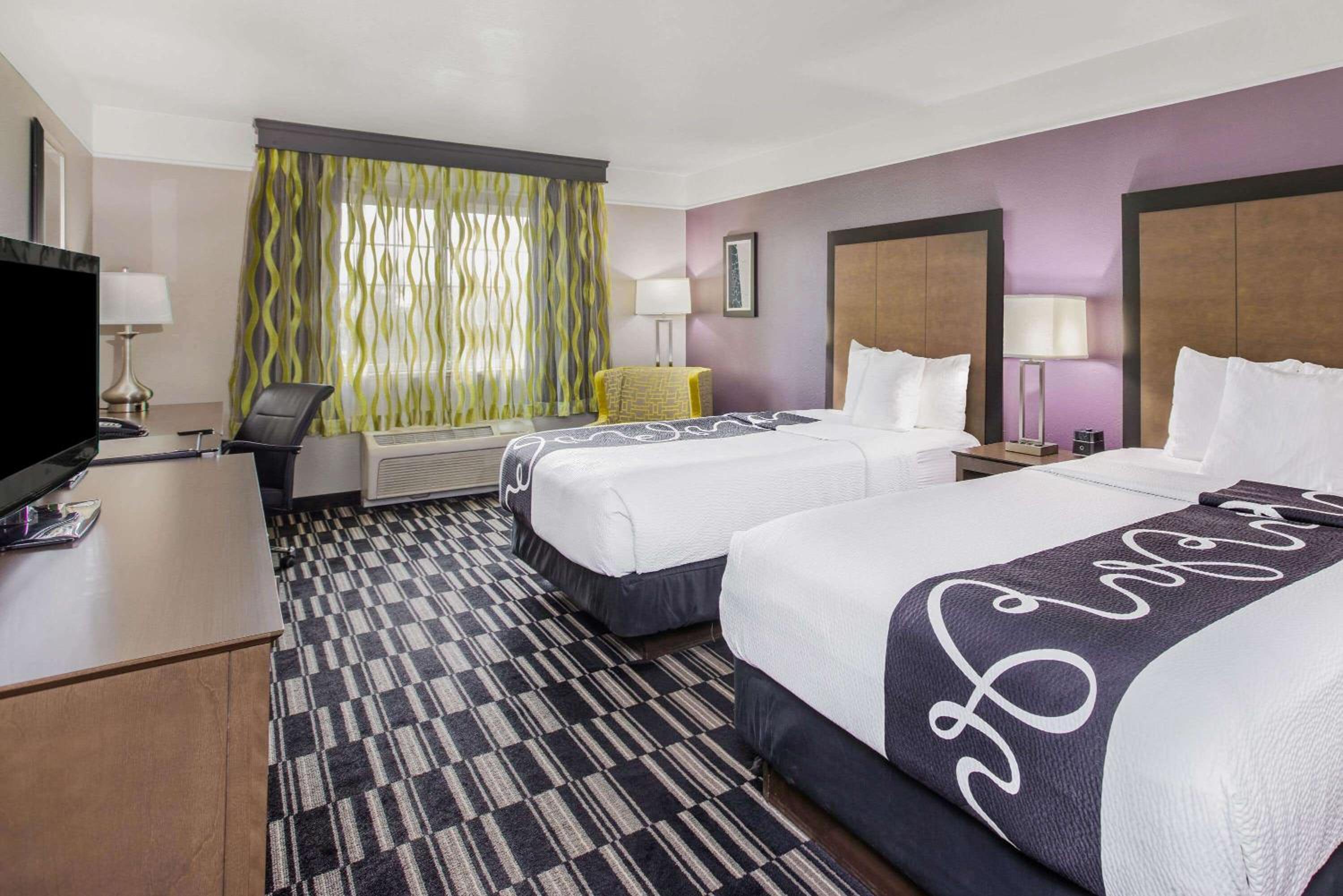 Double Room with Two Double Beds - Non-Smoking - Photo 2
