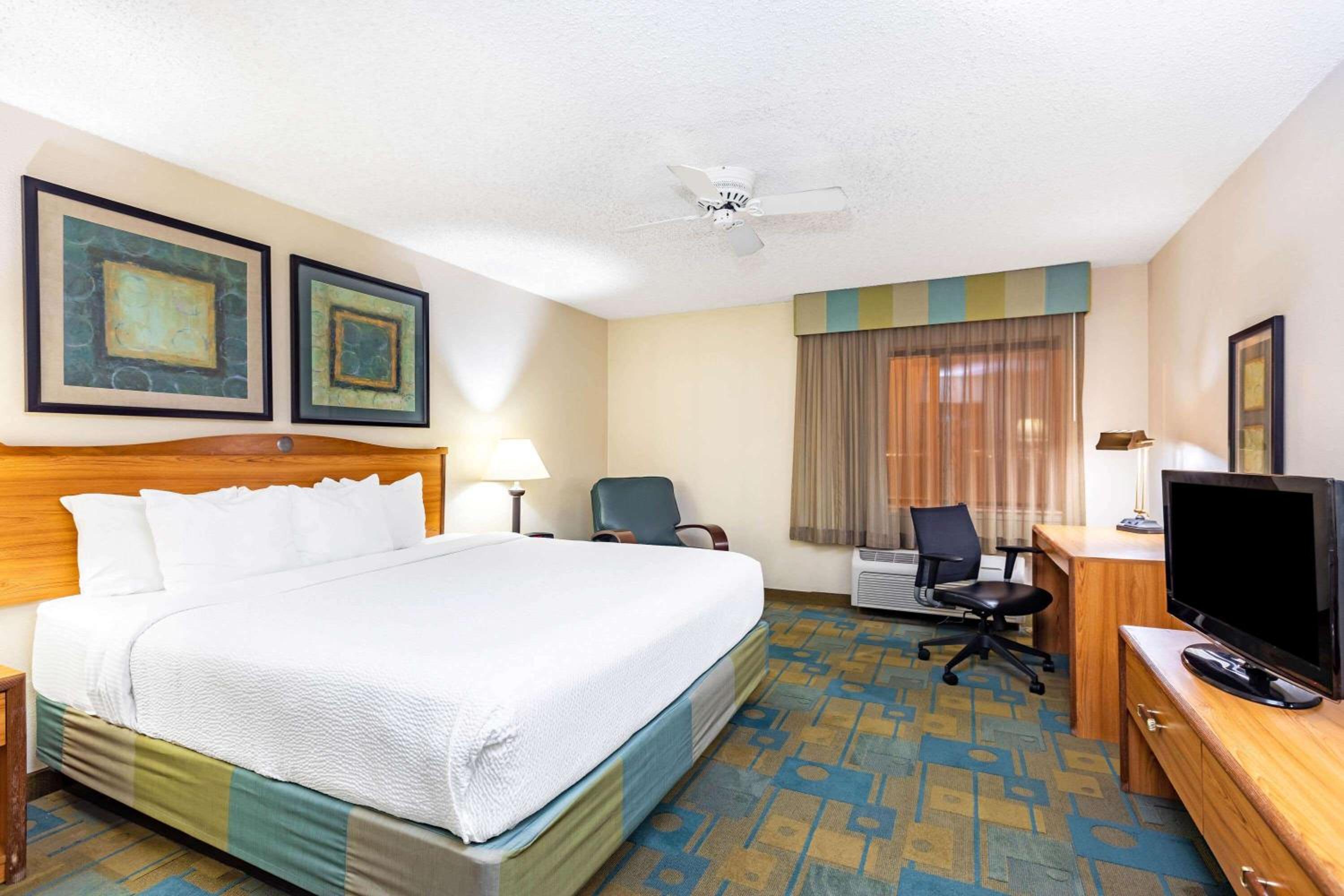 King Room with City View - Non-Smoking - Photo 1