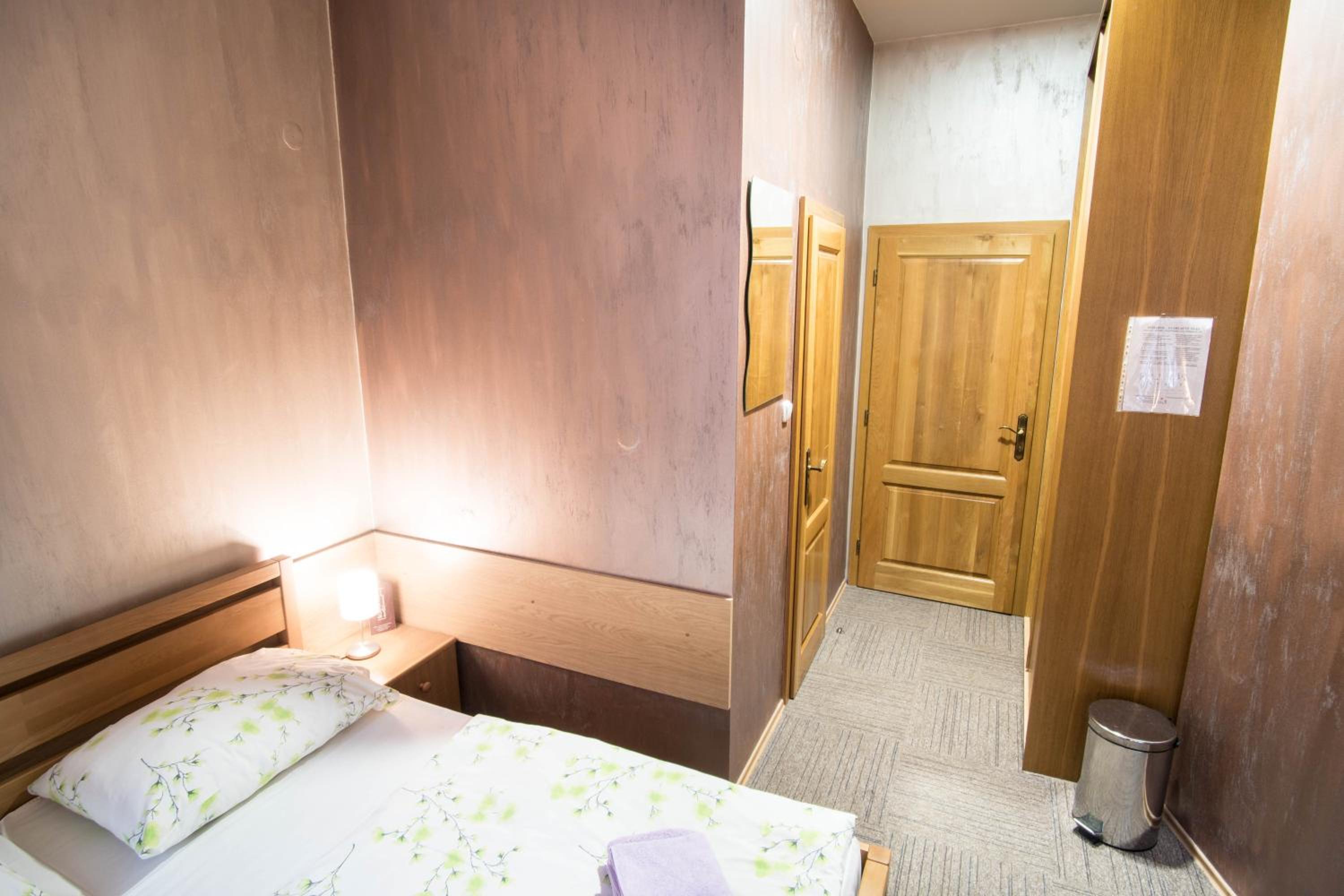 Standard Double or Twin Room - Photo 8