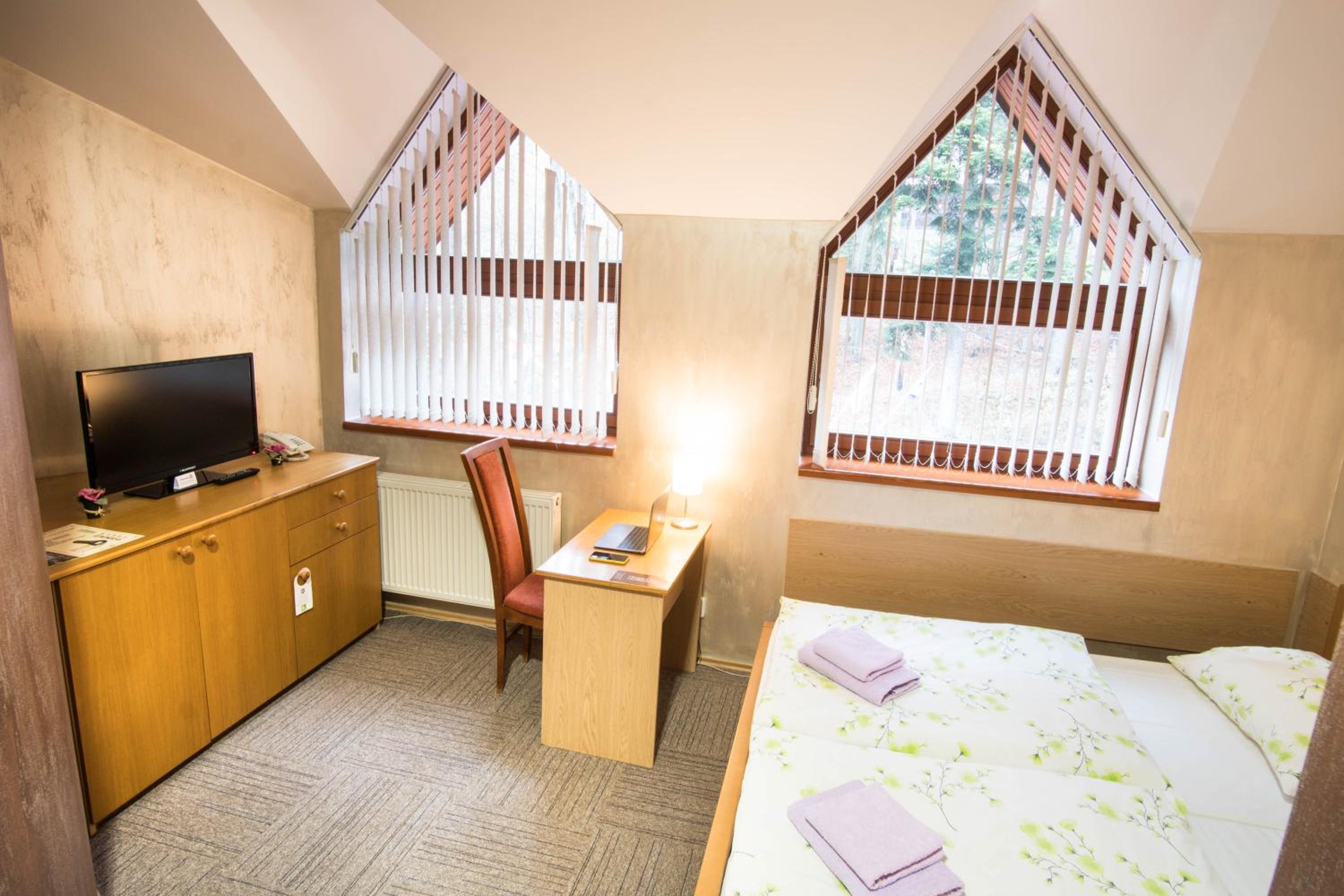 Standard Double or Twin Room - Photo 1