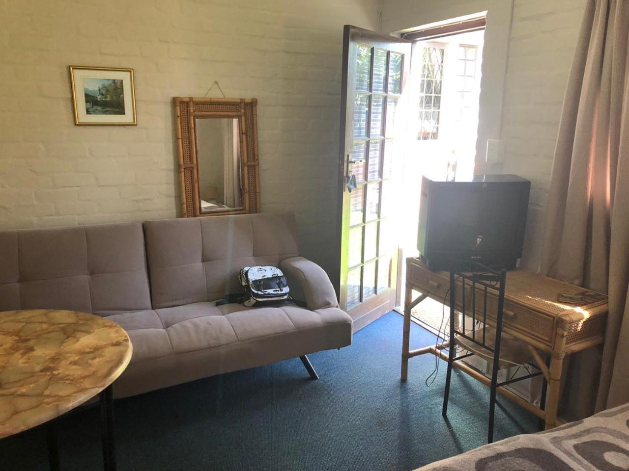 Budget Double Room - Photo 4