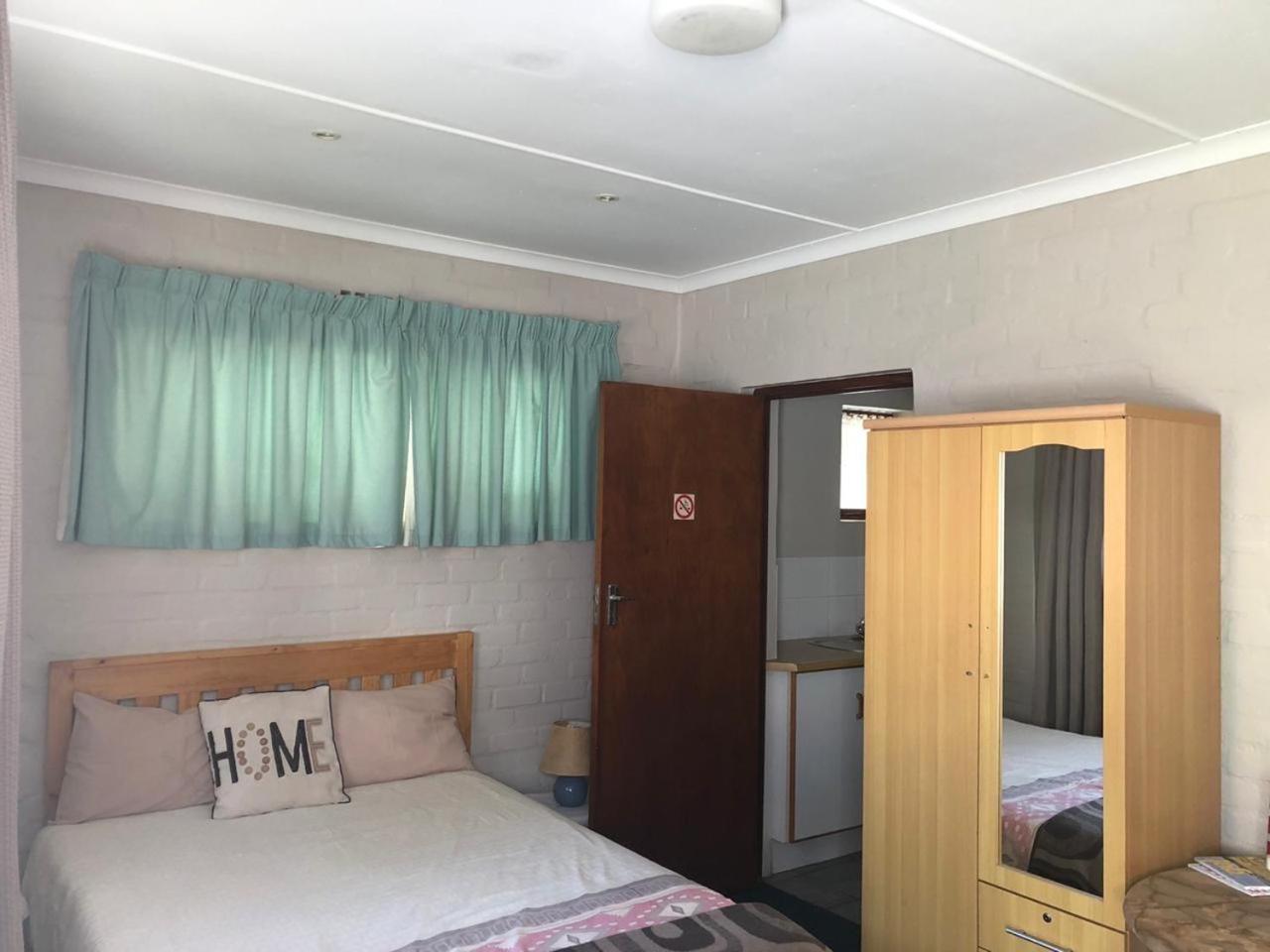 Budget Double Room - Photo 1