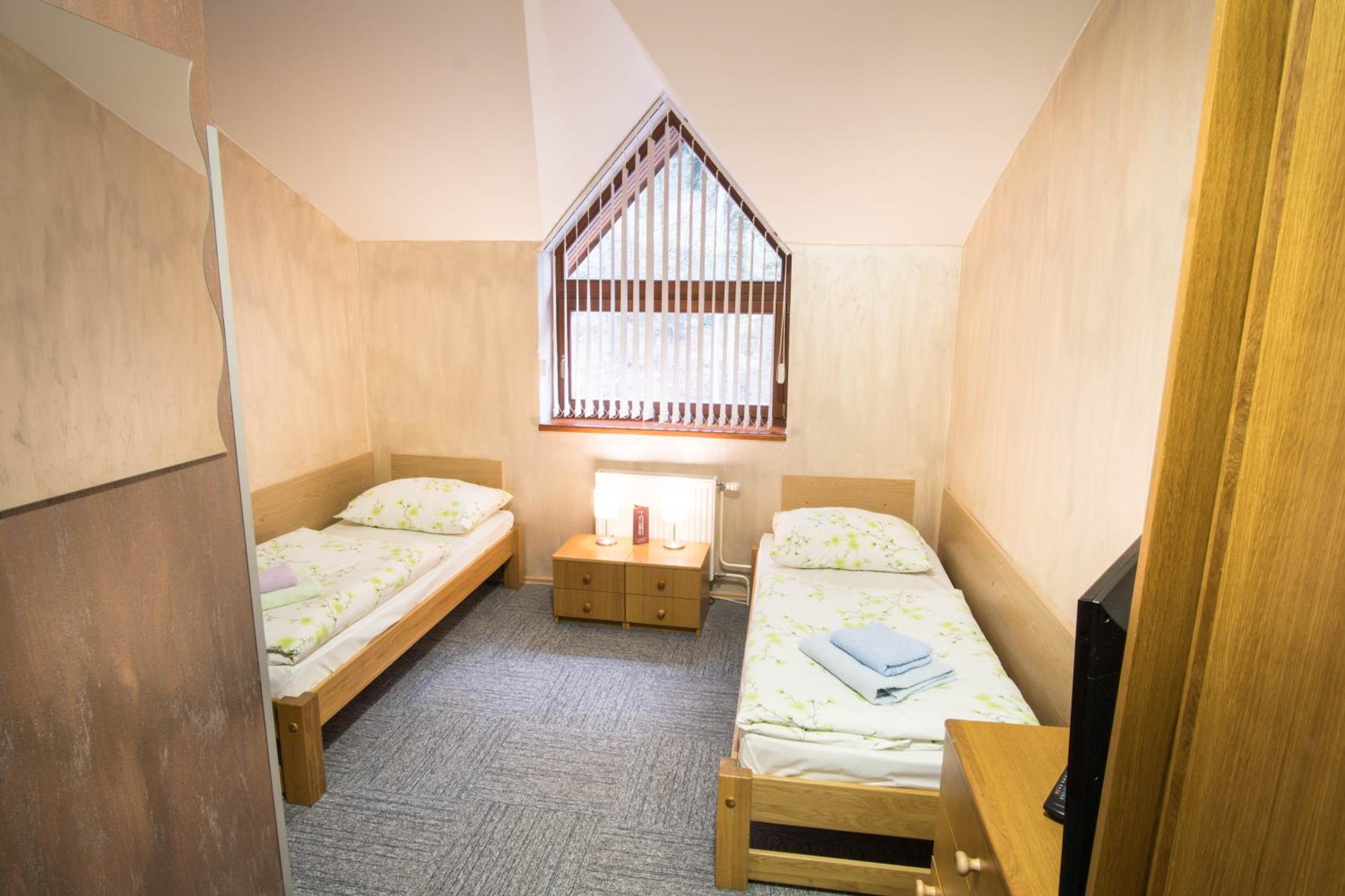 Standard Double or Twin Room - Photo 7
