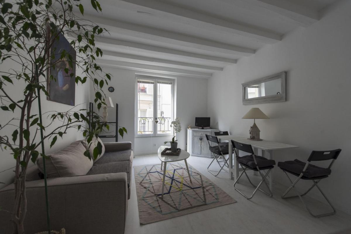 One-Bedroom Apartment photo 1