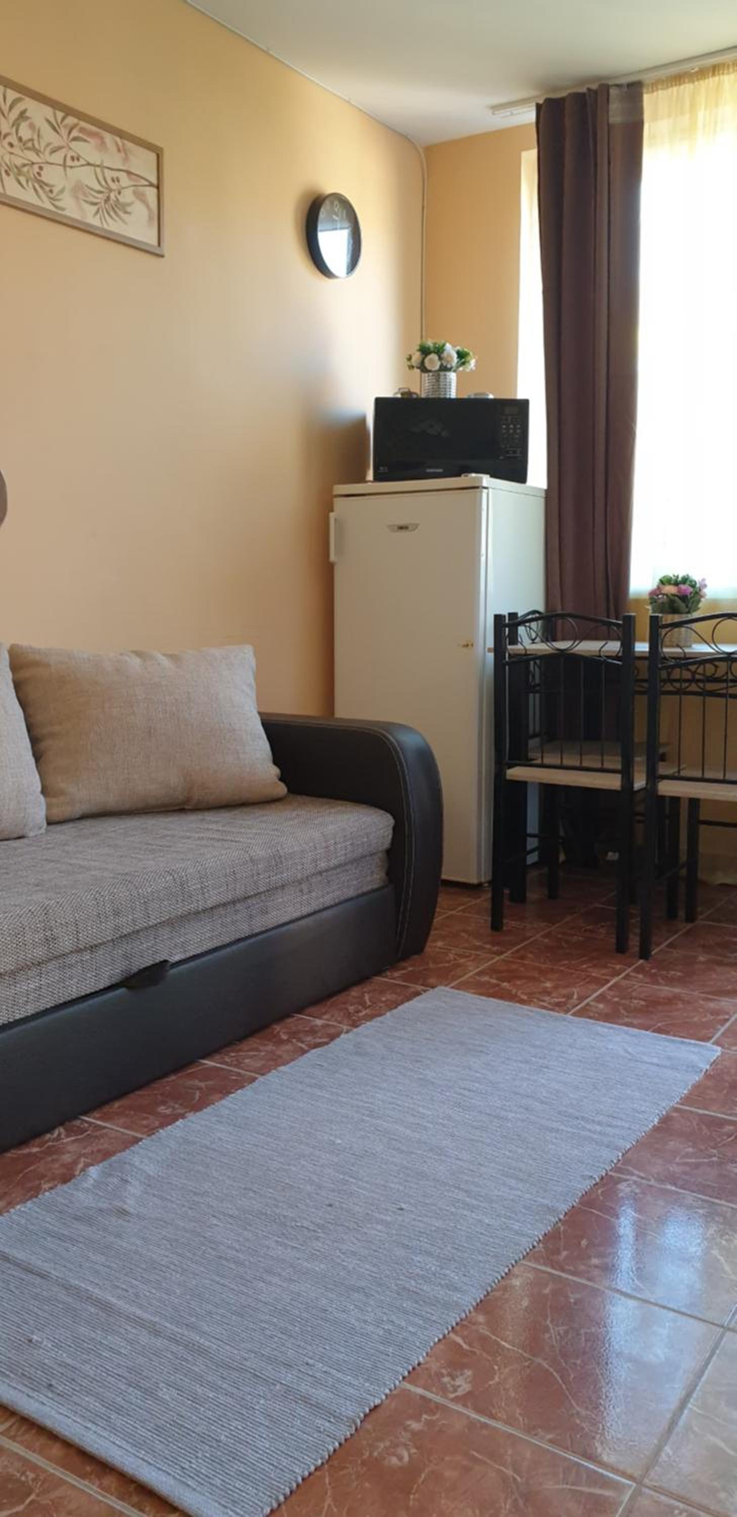 One-Bedroom Apartment - Photo 5