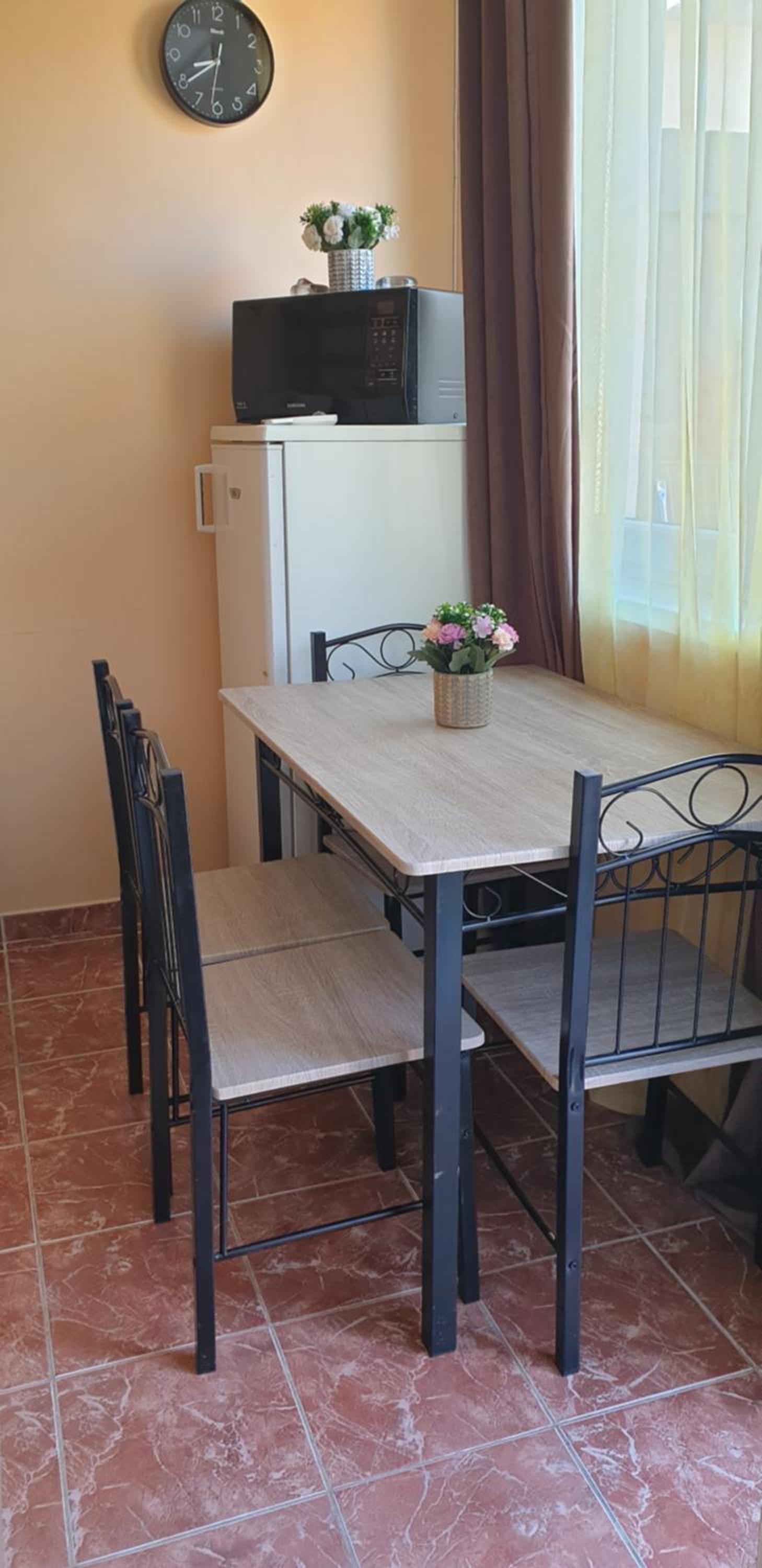One-Bedroom Apartment - Photo 3