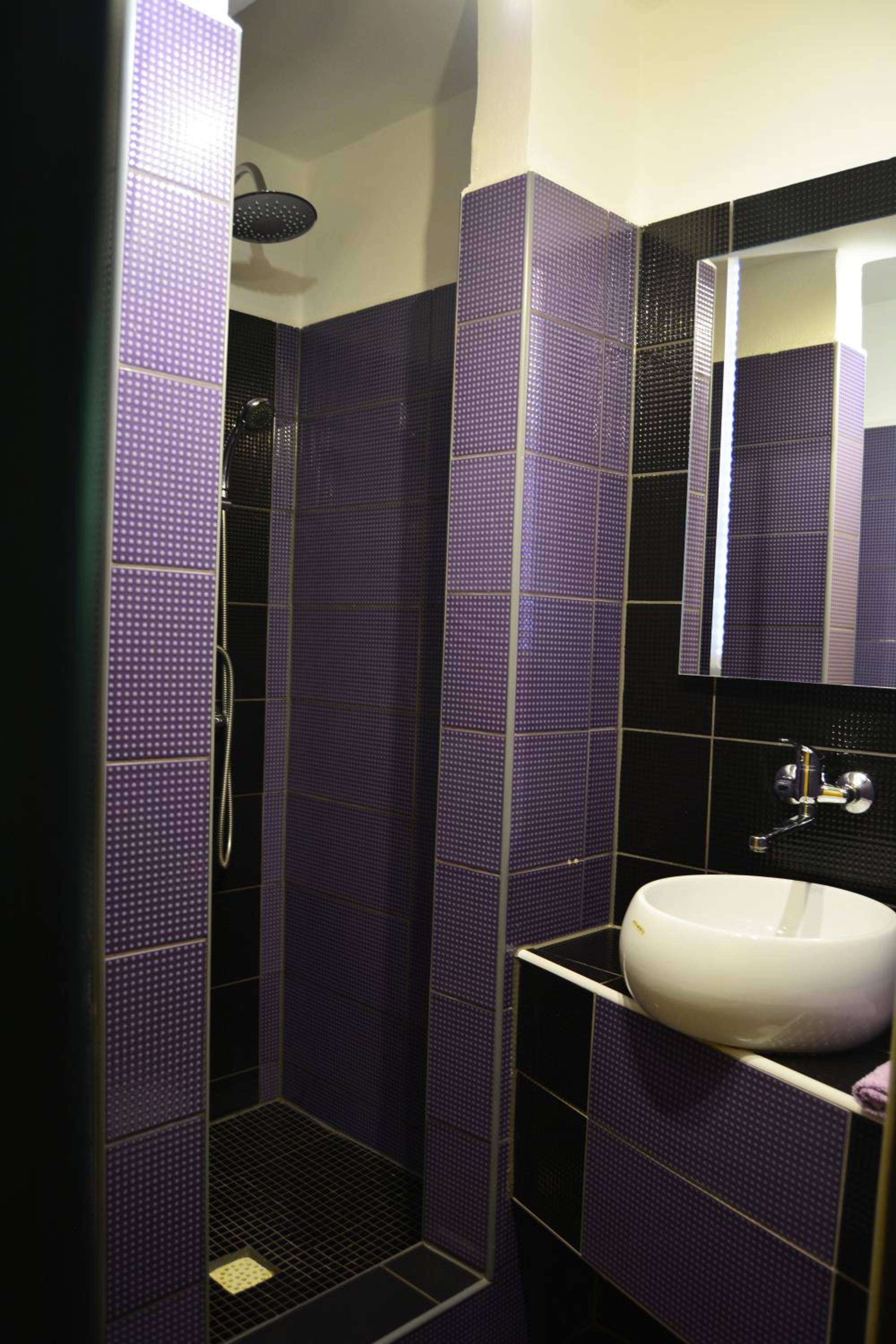 Twin Room with Bathroom - Photo 2