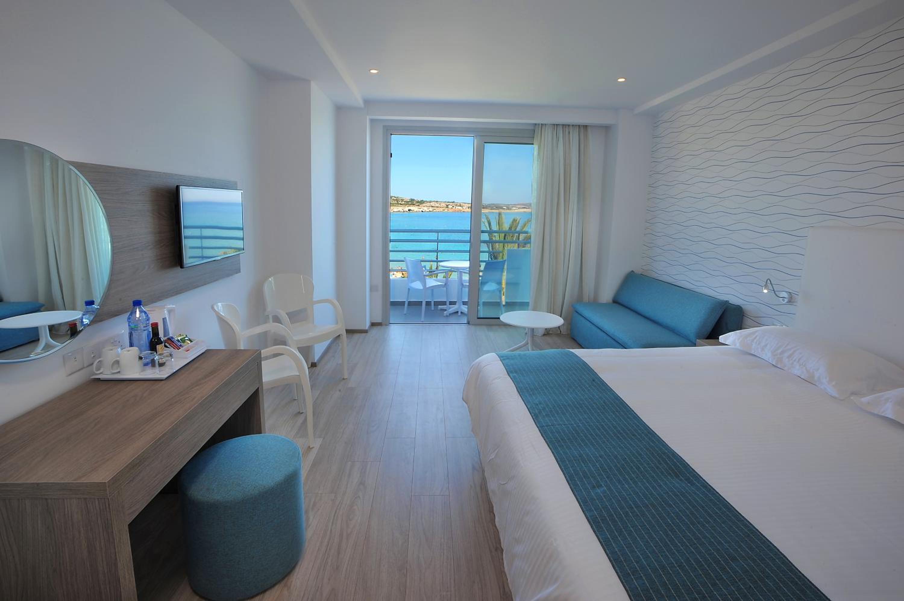 Family Suite (2 Adults + 2 Children)