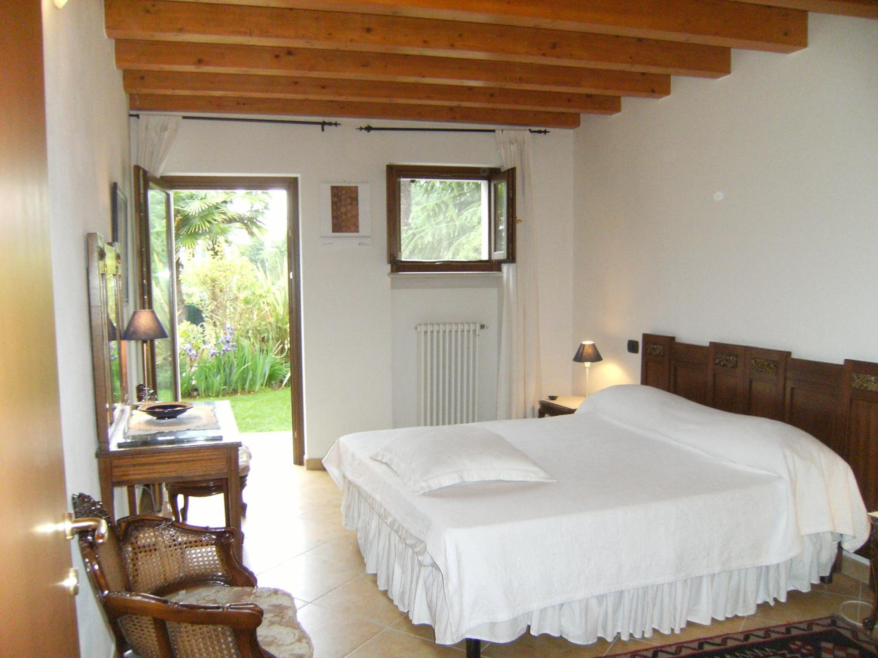 One-Bedroom Apartment (5 Adults)